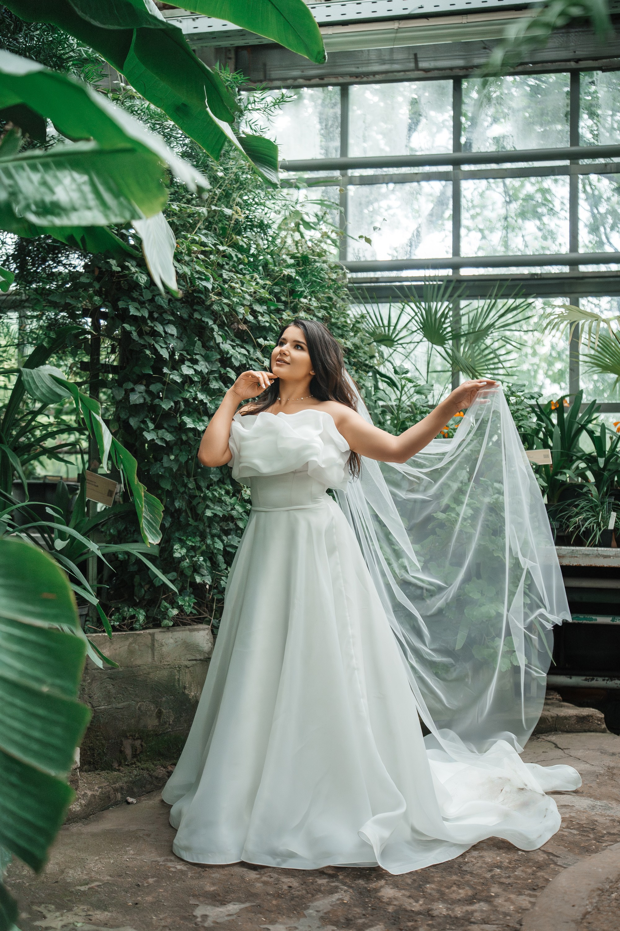 Свадебная фотосессия в оранжерее Ботанического сада им. Цицина. Свадебный и репортажный фотограф-видеограф Москва и Московская область