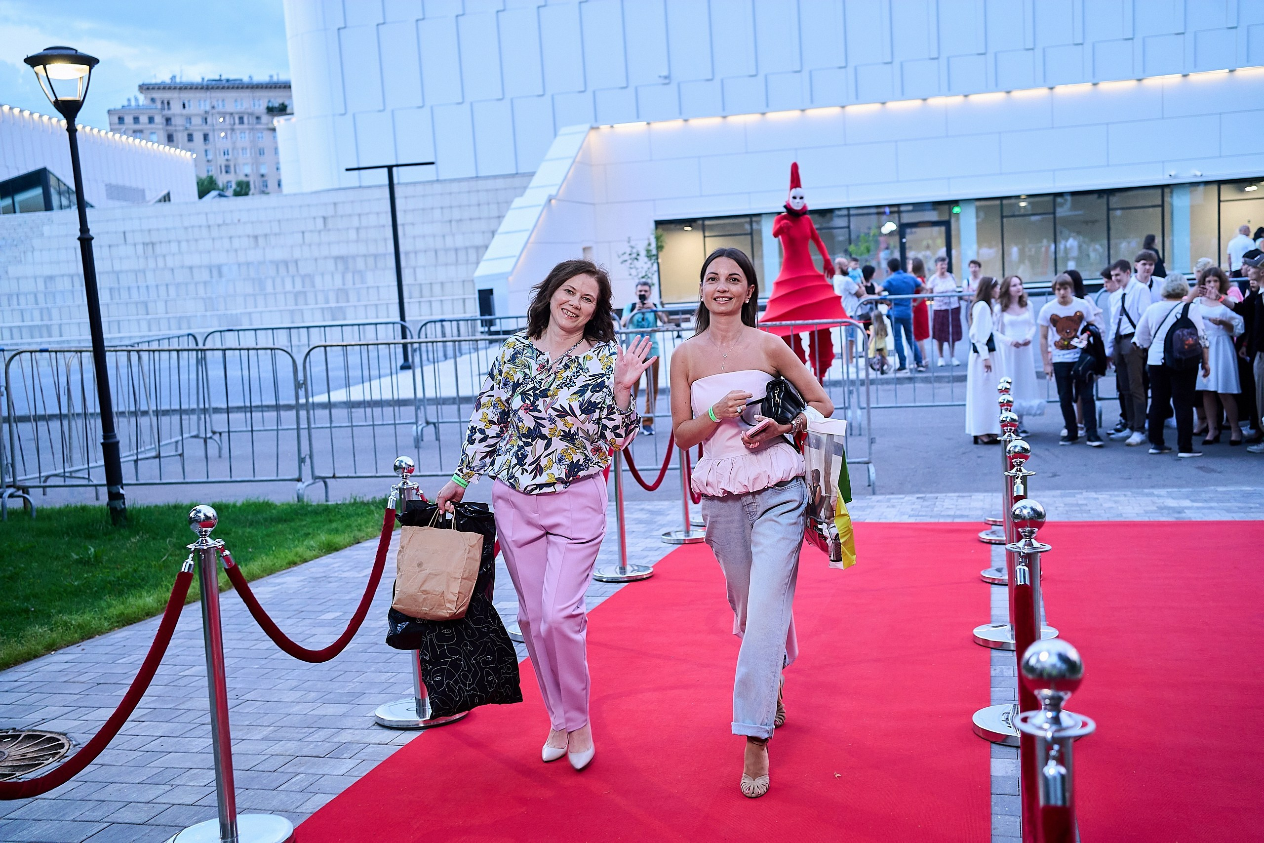 Выпускной 2024 концертный зал Академия ВТБ. Фотограф и Видеограф в Москве. Олег Корушев