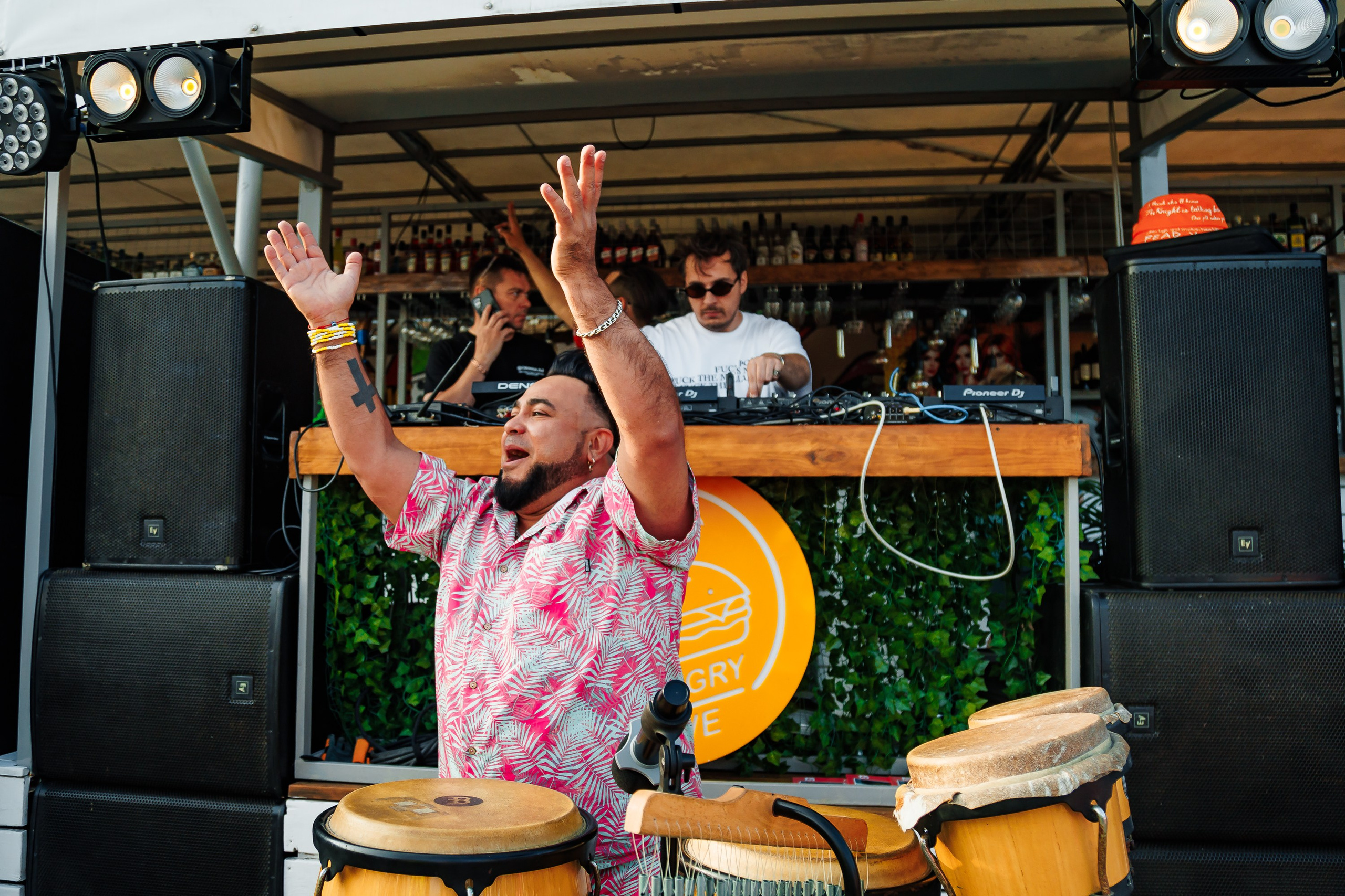 Открытие сезона в HUNGRY BIRD_Симеиз_Крым_14.06.2025. Аминов Руслан | Фотограф