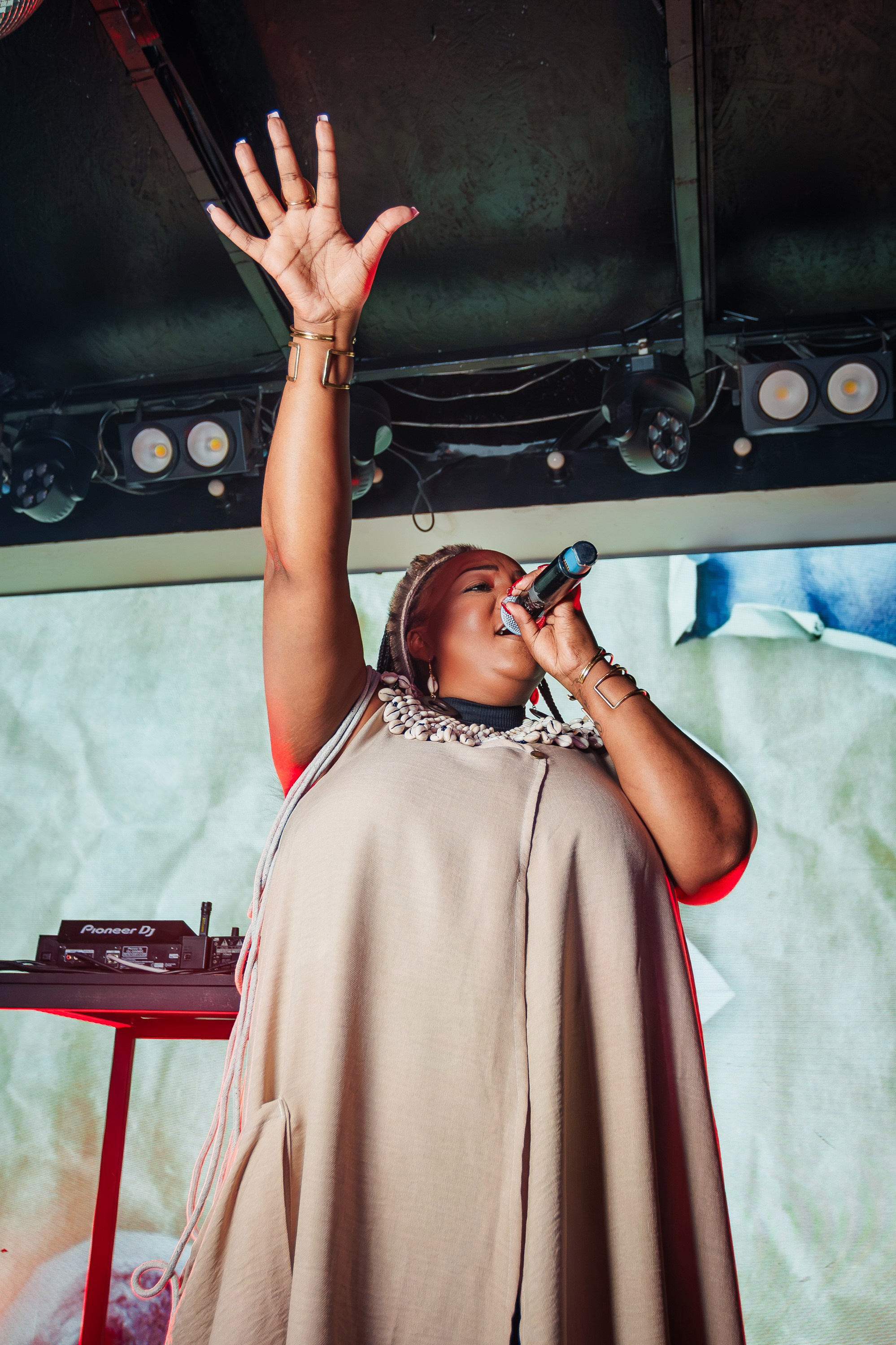 «LIZWI"_Чайка на пляже_Ялта_7.06.2025. Аминов Руслан | Фотограф