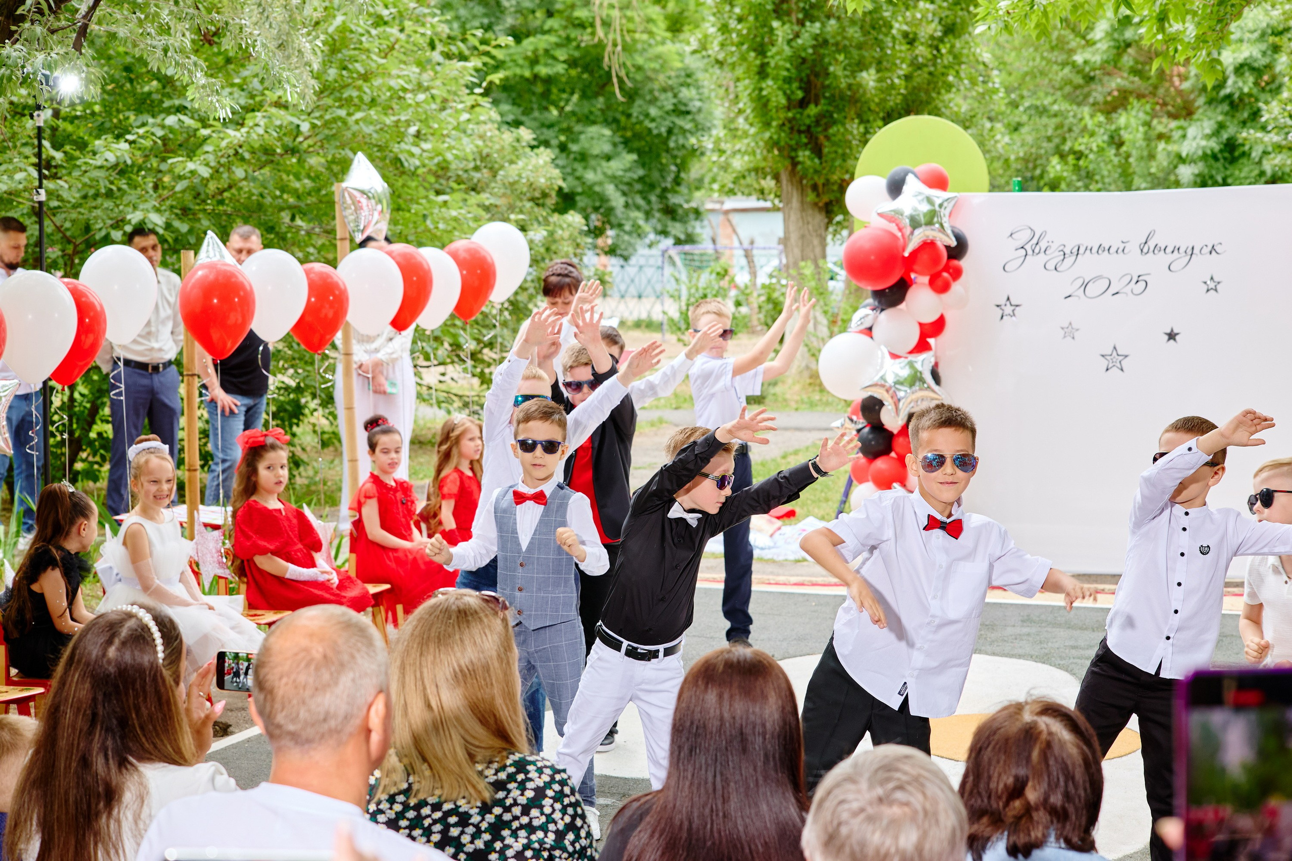 Выпускной 45 сад. Фотограф Выпускные альбомы Таганрог Сергей Коробченко