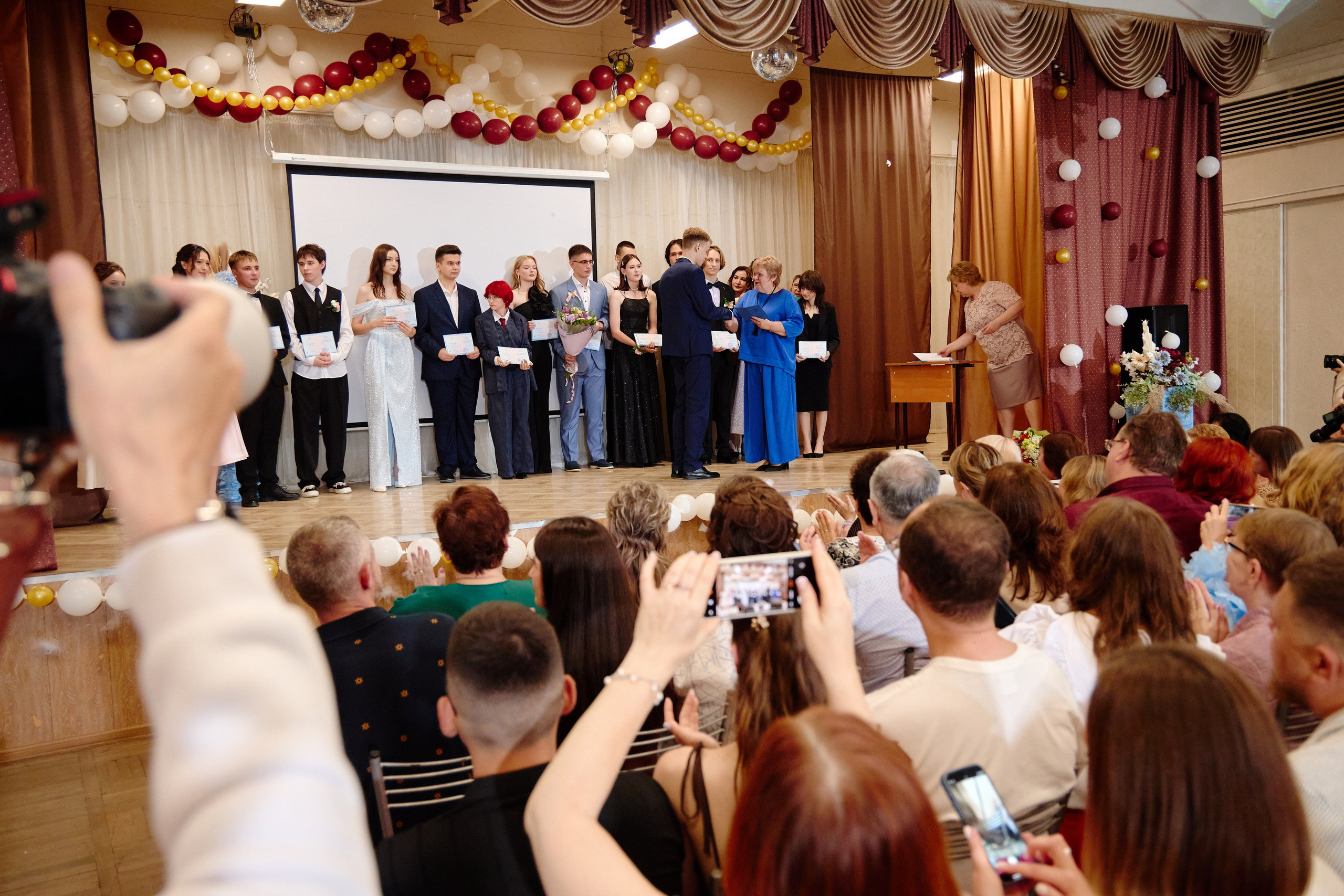 Выпускной 35 Сош. Фотограф Выпускные альбомы Таганрог Сергей Коробченко