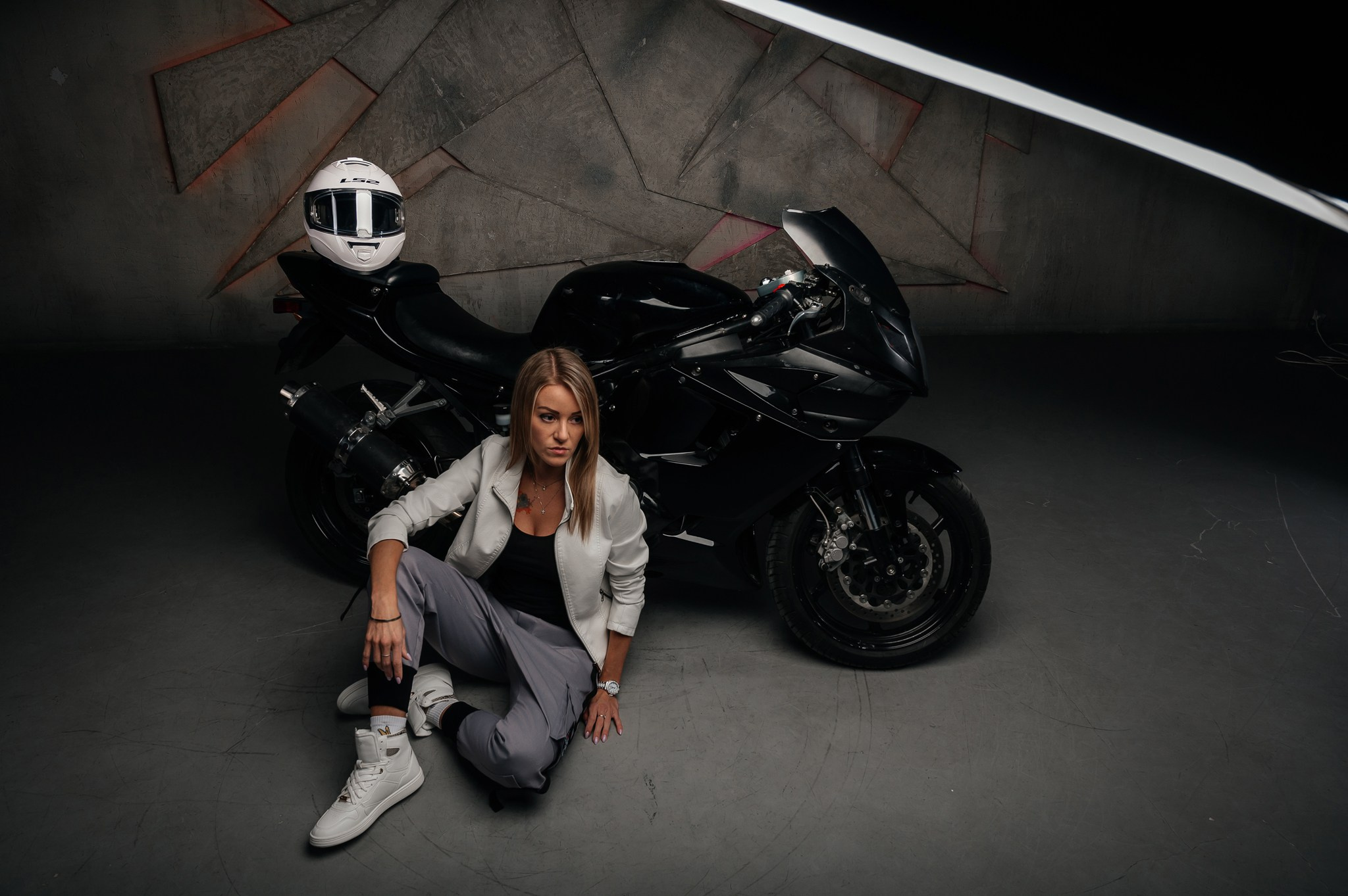 Девушка и мотоцикл. Свадебный и семейный фотограф из Санкт-Петербурга Климов Анатолий