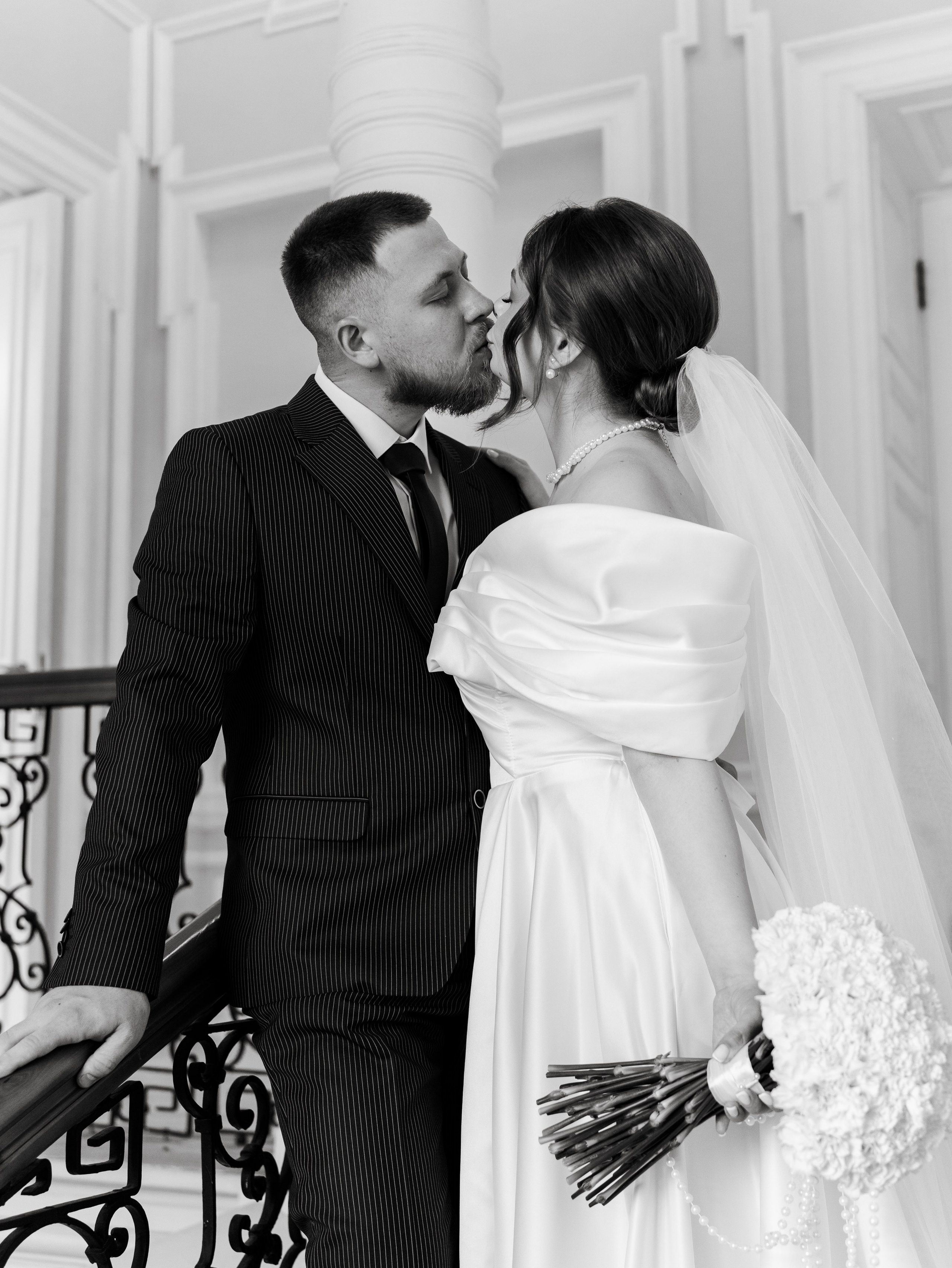 Свадебная фотосессия в загсе. Фотограф из Екатеринбурга Алена Мусалимова