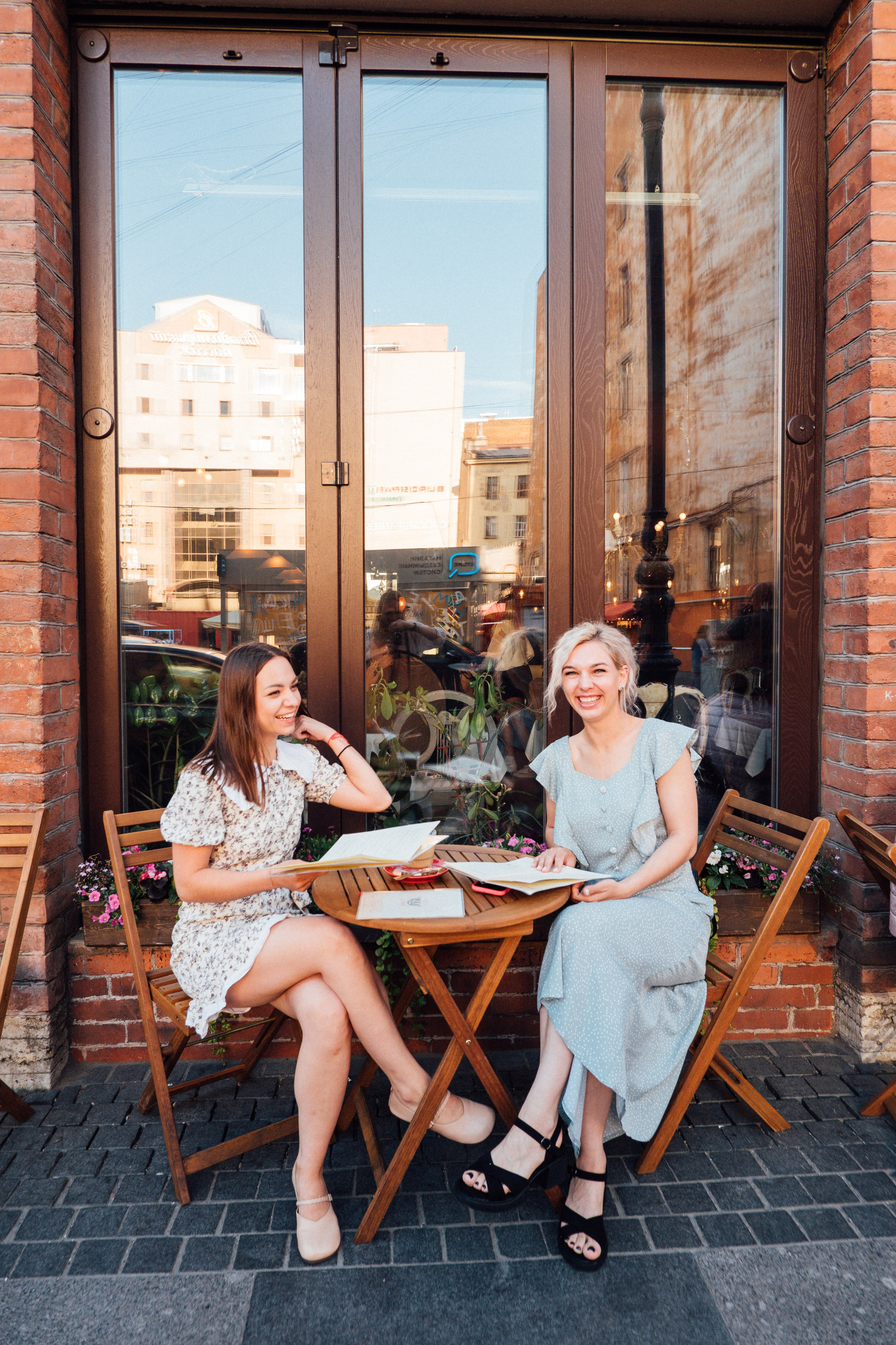 Встреча подруг. Репортажный фотограф в Санкт-Петербурге. Фотограф на мероприятие в СПБ