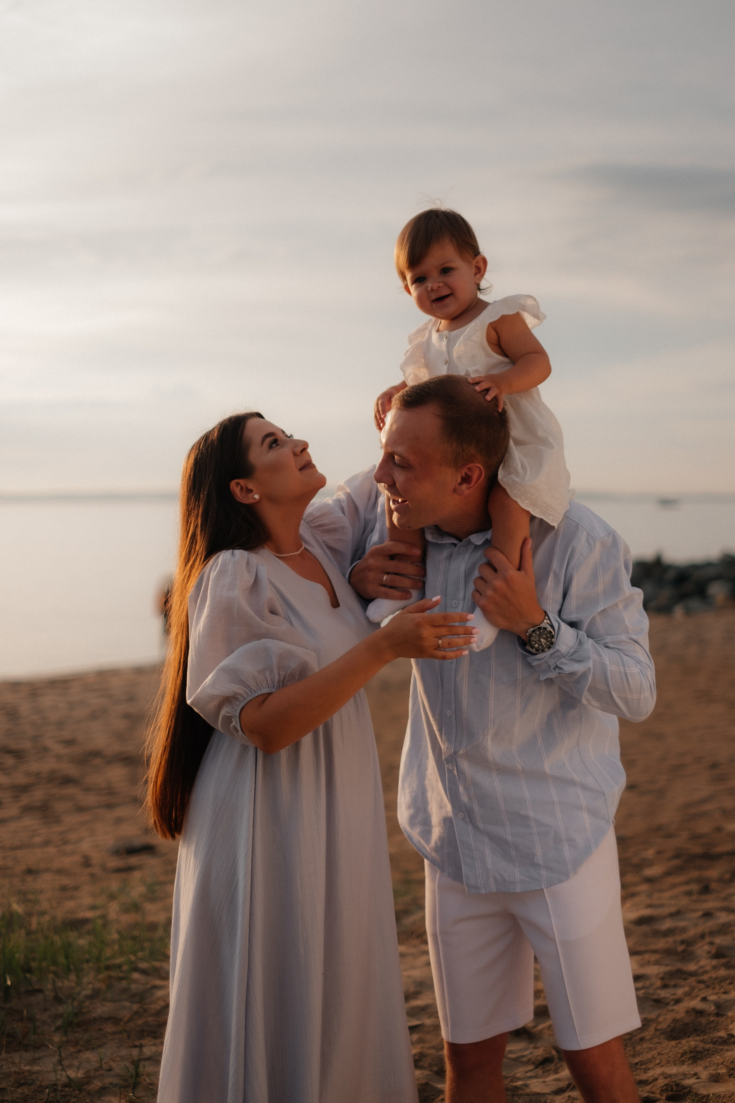 Алина, Ярослав и Тая на берегу. Фотограф в Новосибирске Диана Ильиных