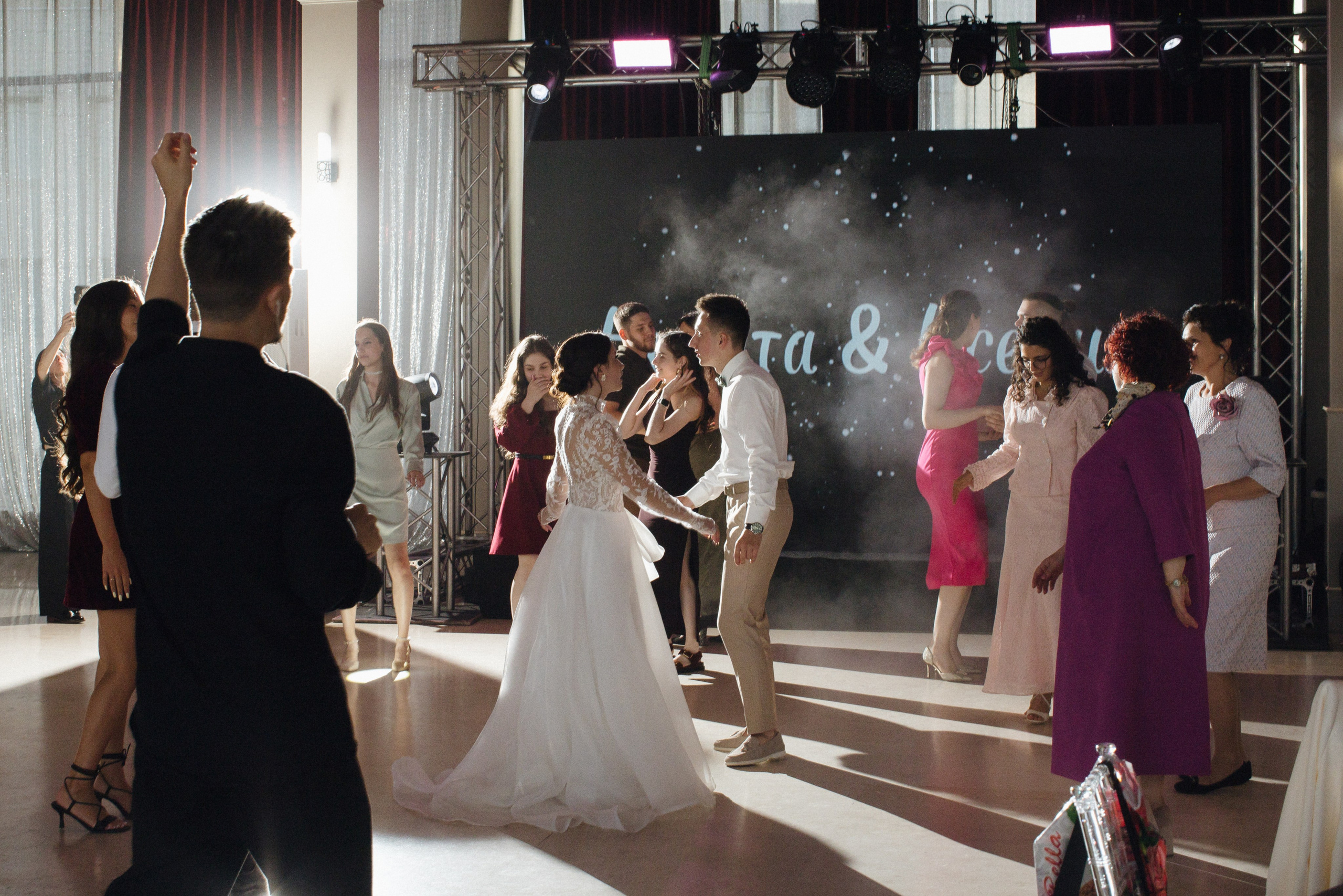 Банкет (Ксения & Никита). Свадебные фотографы в г. Сургут Маркова Наталья и Замахина Елена