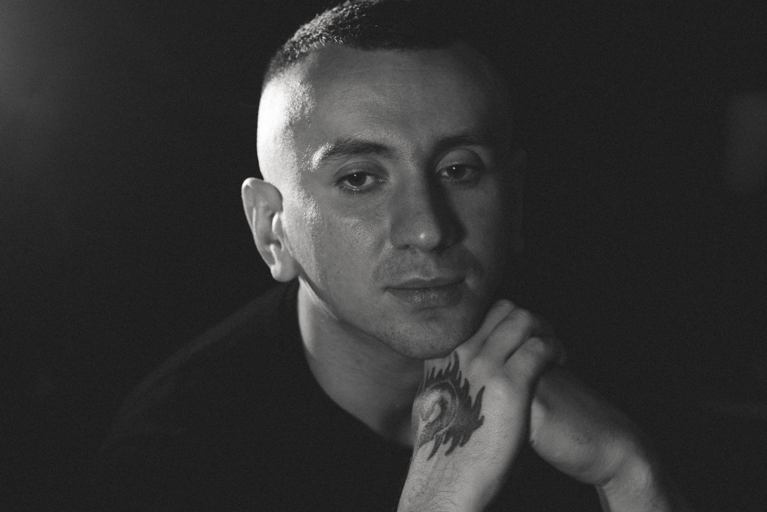 Чб портреты в Туле. Портретный, семейный, свадебный фотограф. Бизнес, контент съёмка. Тула