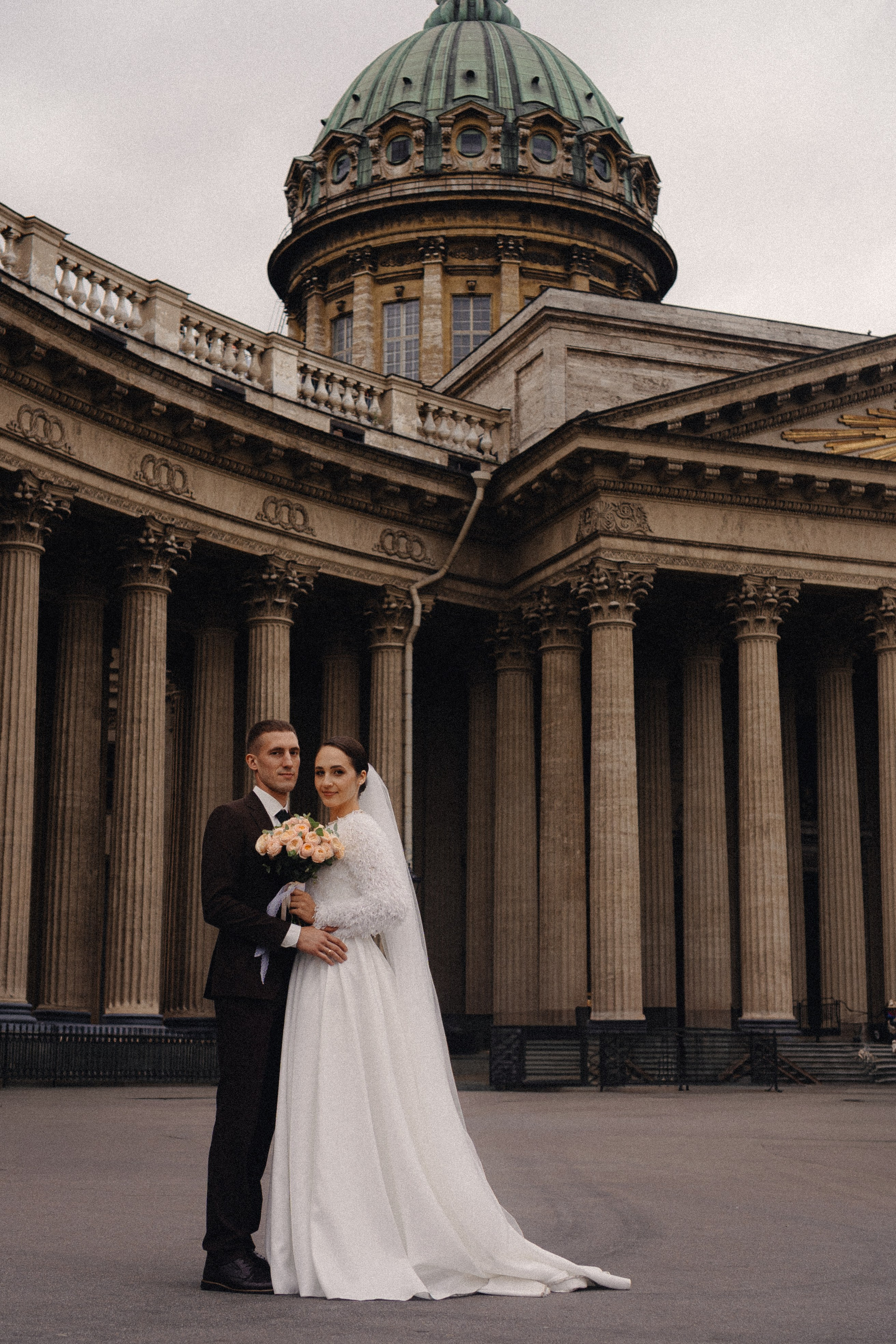 СВАДЕБНАЯ ПРОГУЛКА В САНТК-ПЕТЕРБУРГЕ (ИСАКИЕВСКИЙ СОБОР, ЗИМНЯЯ КАНАВКА, ЭРМИТАЖ И БОЛЬШАЯ МОРСКАЯ УЛИЦА). Профессиональный фотограф, Санкт-Петербург — Виктория Богомолова