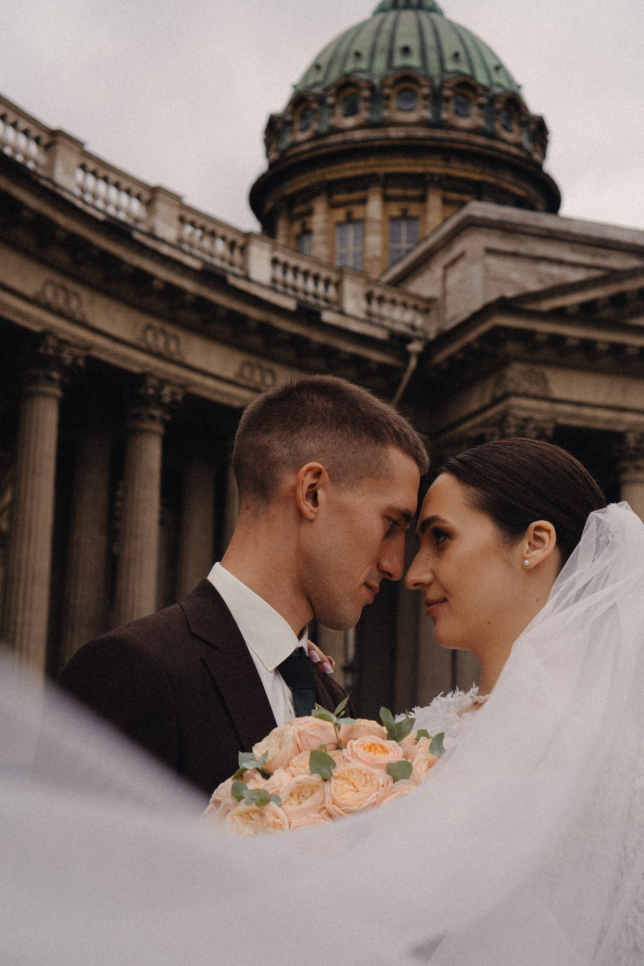 СВАДЕБНАЯ ПРОГУЛКА В САНТК-ПЕТЕРБУРГЕ (ИСАКИЕВСКИЙ СОБОР, ЗИМНЯЯ КАНАВКА, ЭРМИТАЖ И БОЛЬШАЯ МОРСКАЯ УЛИЦА). Профессиональный фотограф, Санкт-Петербург — Виктория Богомолова