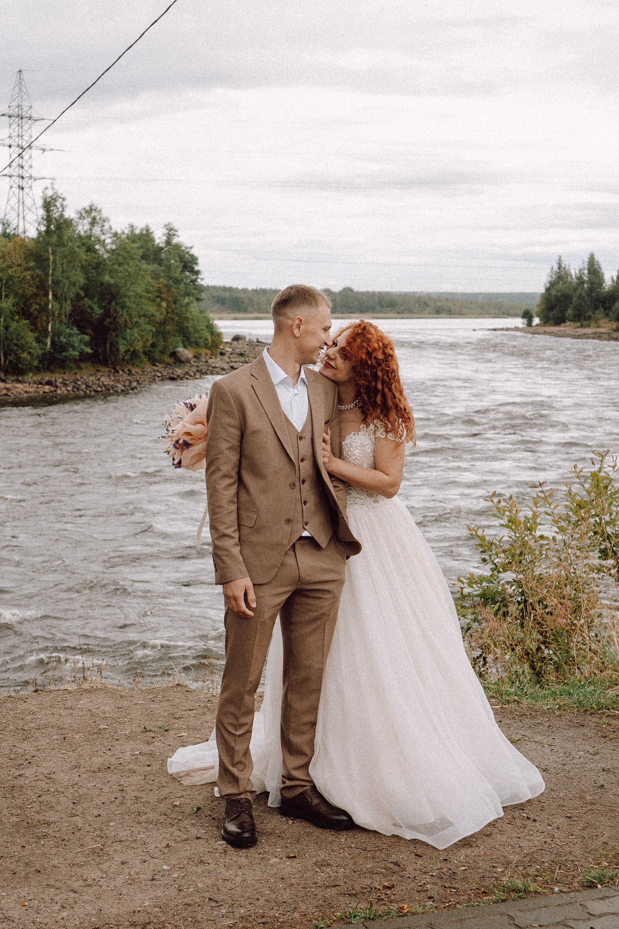 СВАДЕБНАЯ ФОТОСЕССИИЯ ПАРЫ В ГОРОДЕ ПРИОЗЕРСК В СОСНОВОМ ЛЕСУ И С ПИКАПОМ. Профессиональный фотограф, Санкт-Петербург — Виктория Богомолова