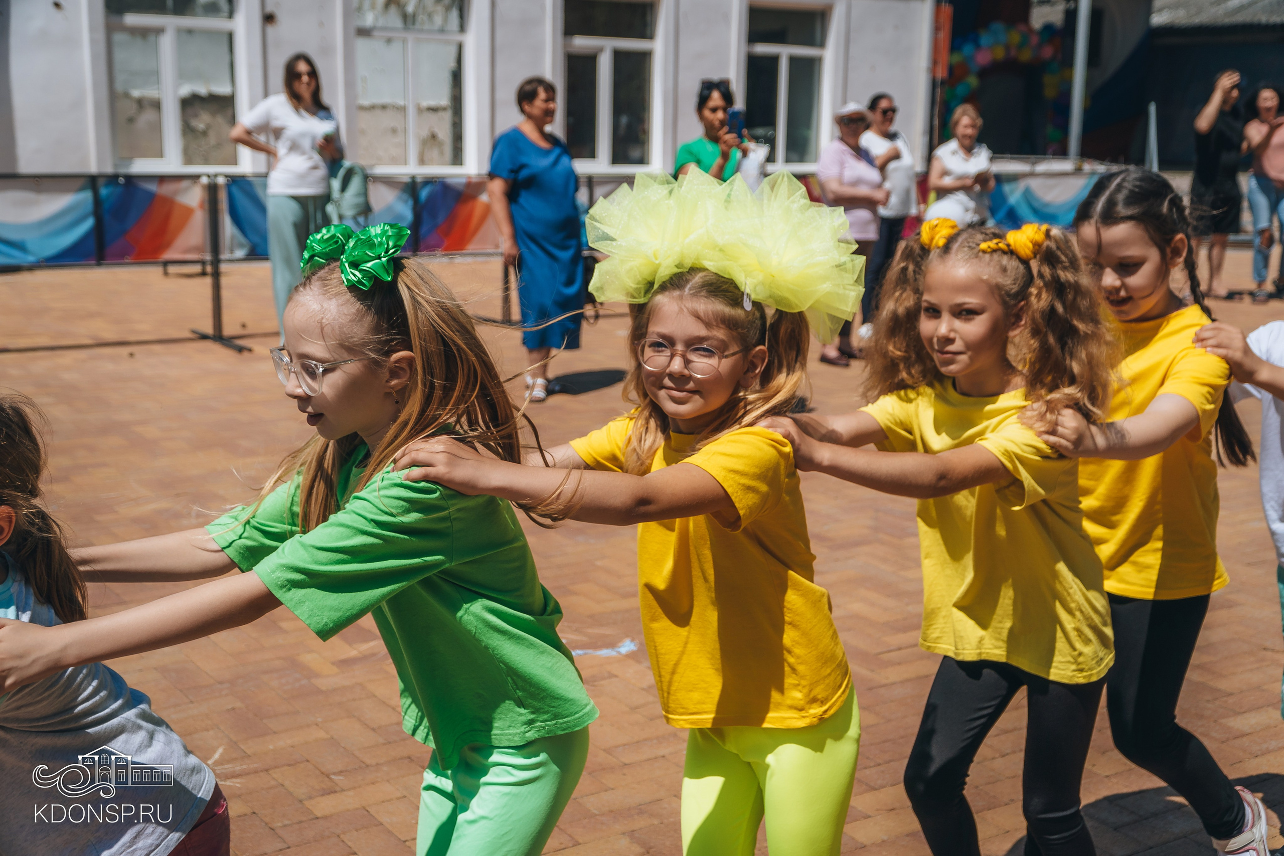 Должны смеяться дети. Новотитаровский Дом культуры
