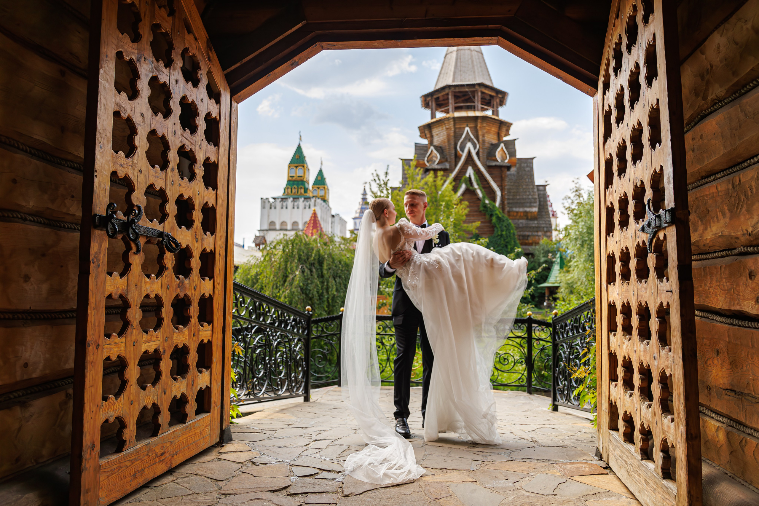 Свадебная фотосессия в Измайловском кремле. Свадебный фотограф Москва и МО Сергей Киржаев
