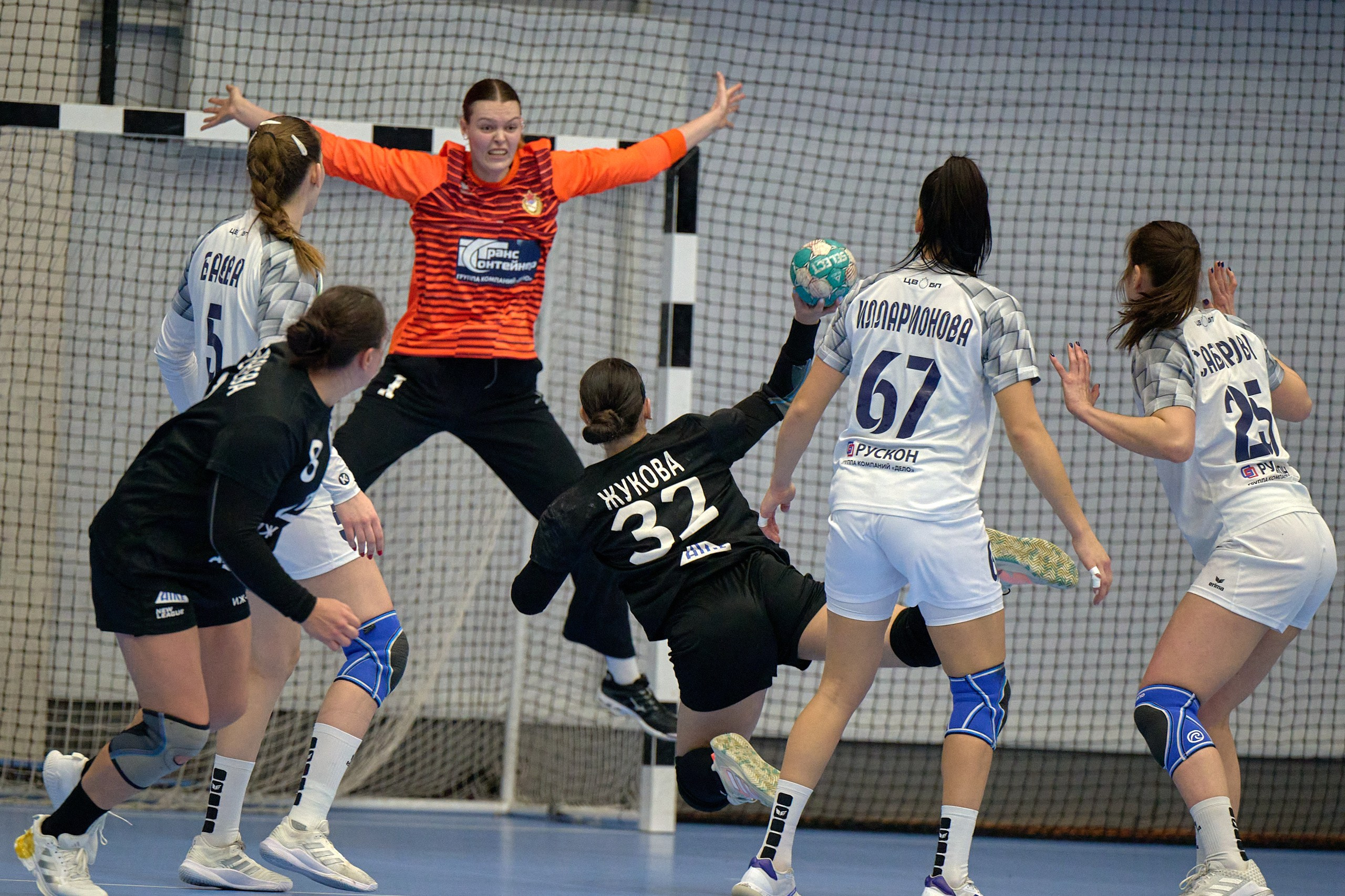 Гандбол. OLIMPBET Суперлига. «Университет» — «ЦСКА». Спортивный репортажный фотограф в Ижевске Сергей Мерзляков