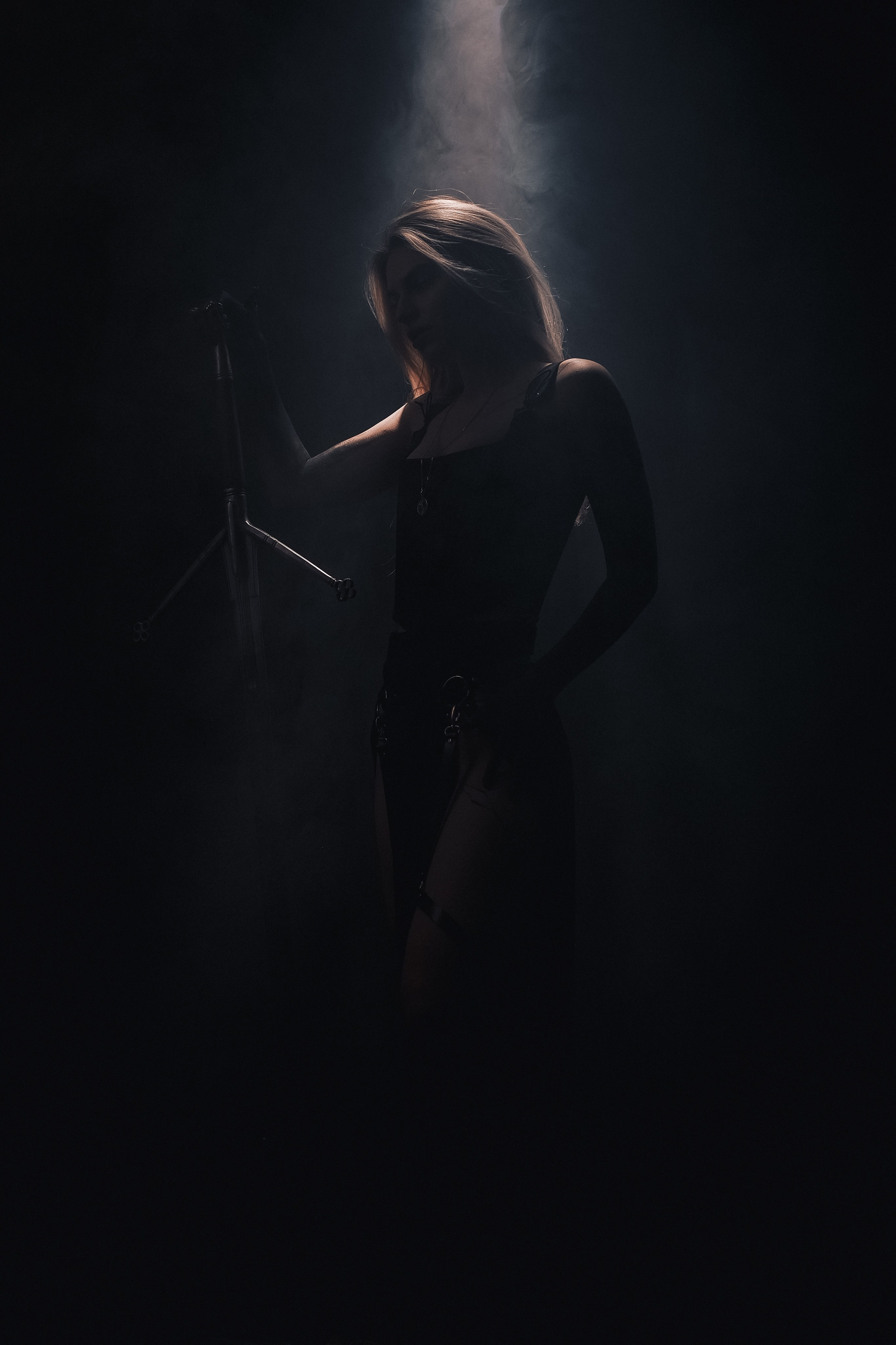 Фотосессия с мечом в стиле Castle core