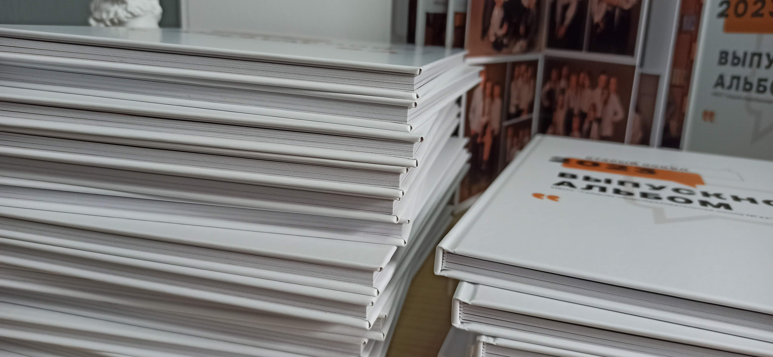 Выпускные альбомы Старый Оскол. Стильные выпускные альбомы в Старом Осколе. Свадебные фотокниги