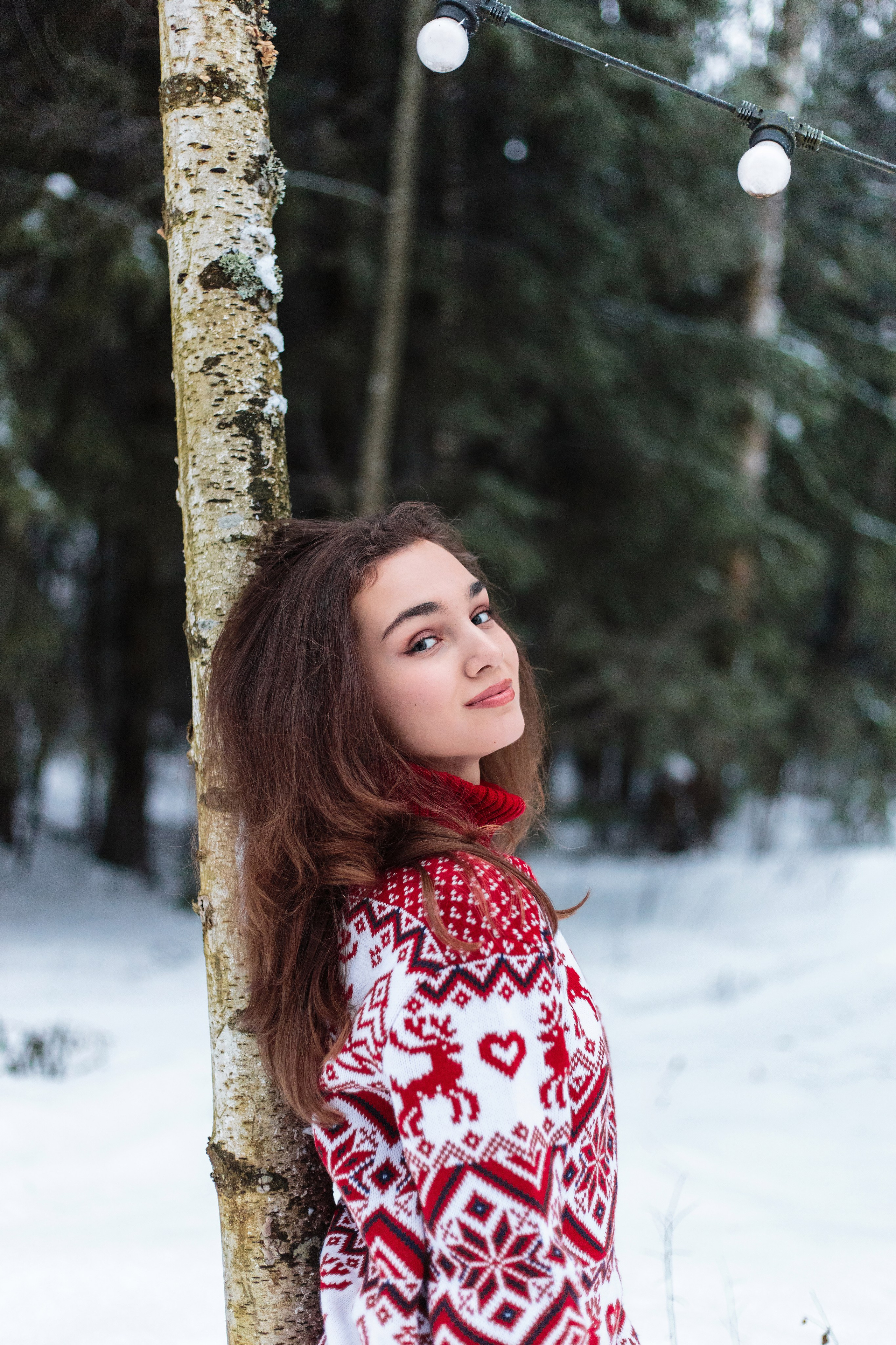 Зимняя фотосессия девушки в лесу. Главная