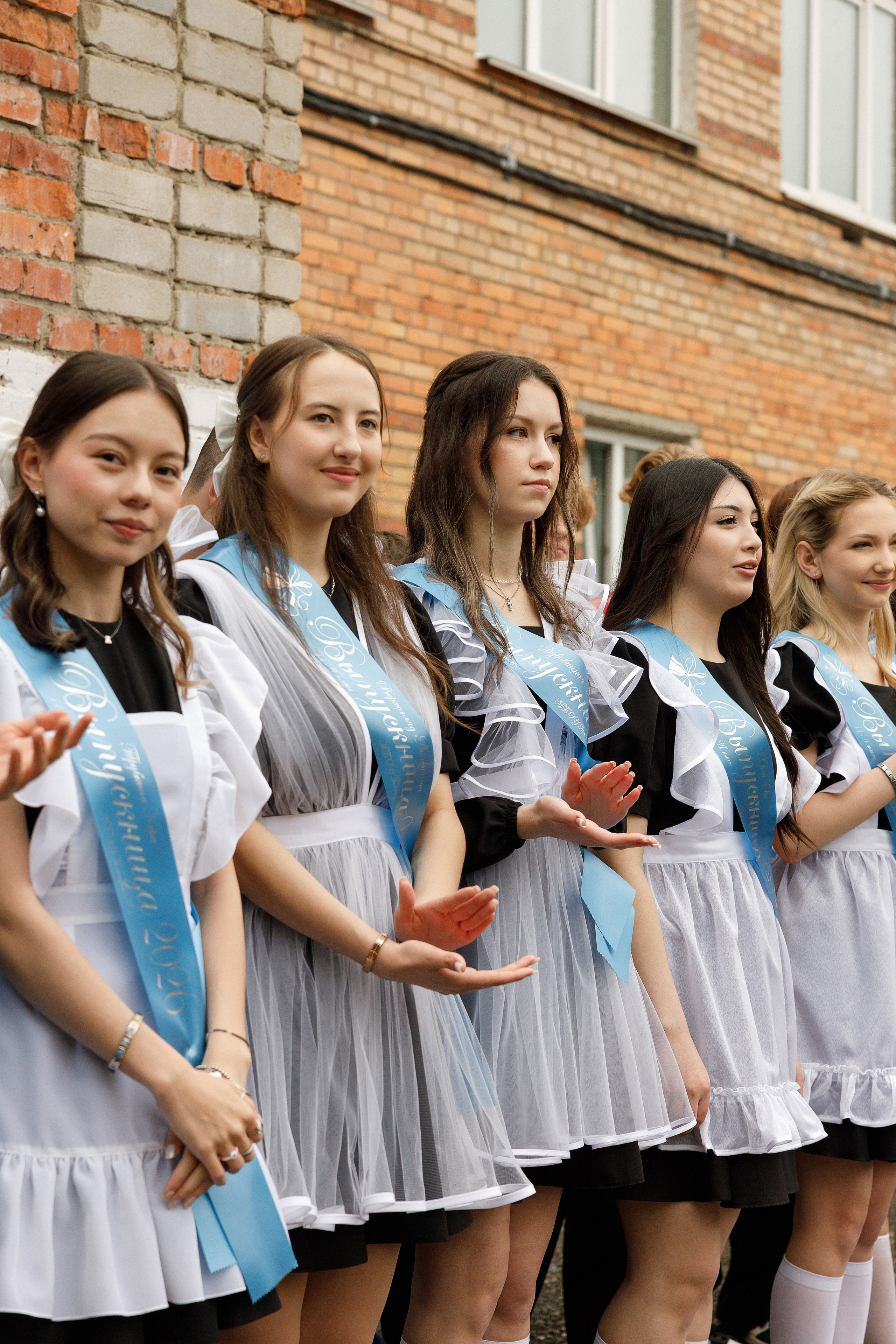 Последний звонок Гимназия Артем. Photoalbum-vl.ru