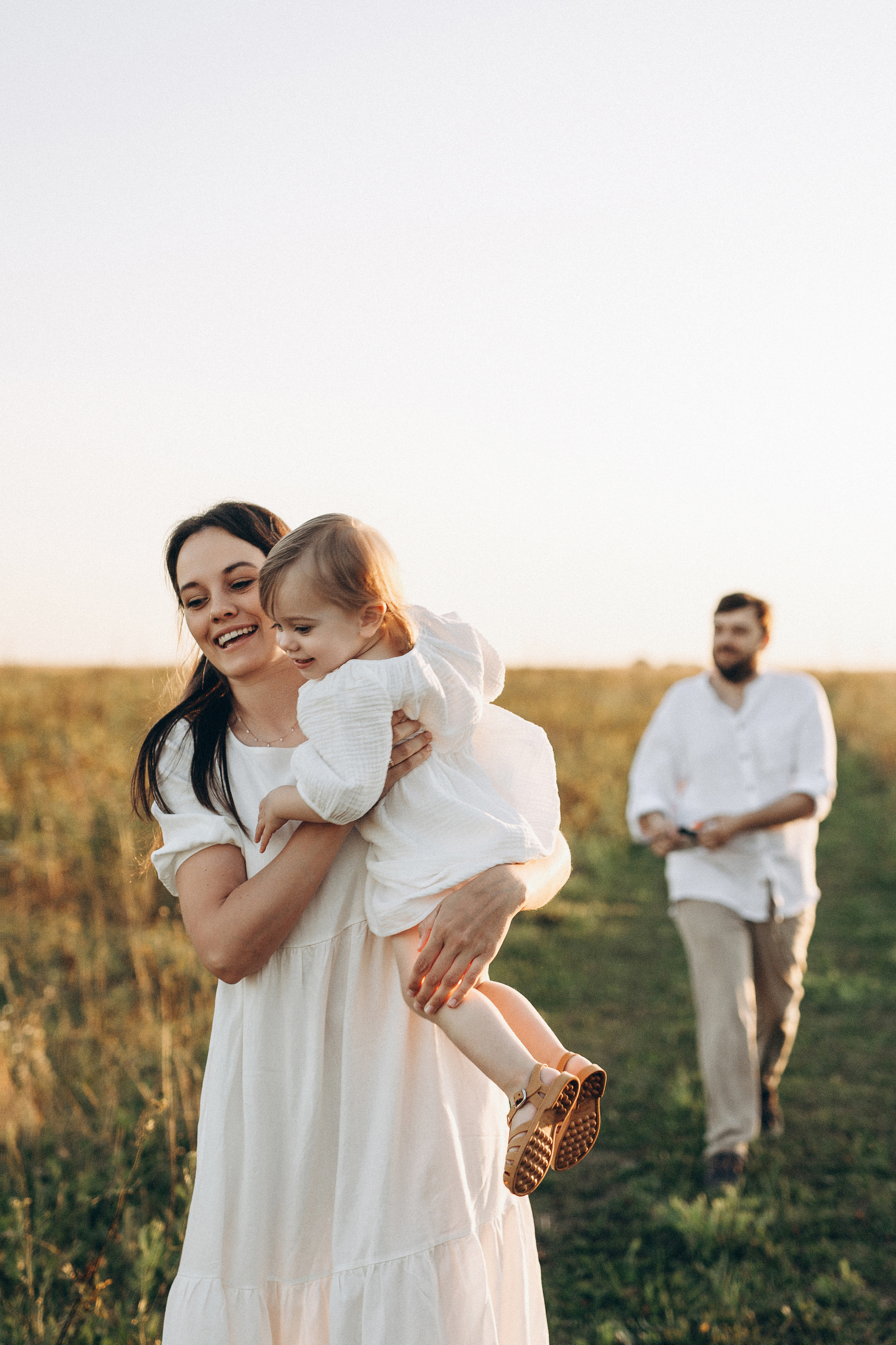 Аня, Сергей, Лера и Ори, фотосессия в поле. Семейный фотограф в Москве Марина Петра