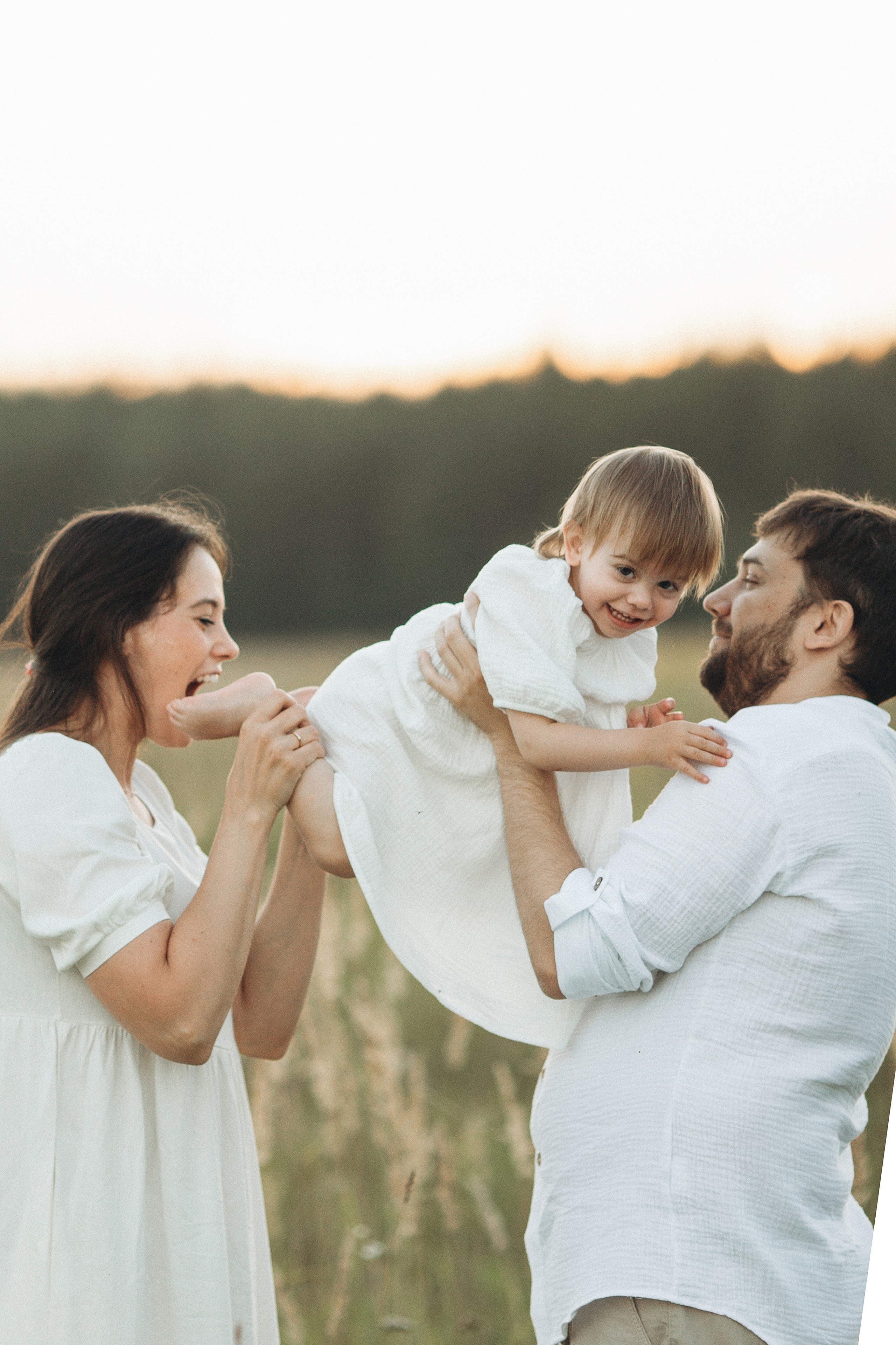 Аня, Сергей, Лера и Ори, фотосессия в поле. Семейный фотограф в Москве Марина Петра