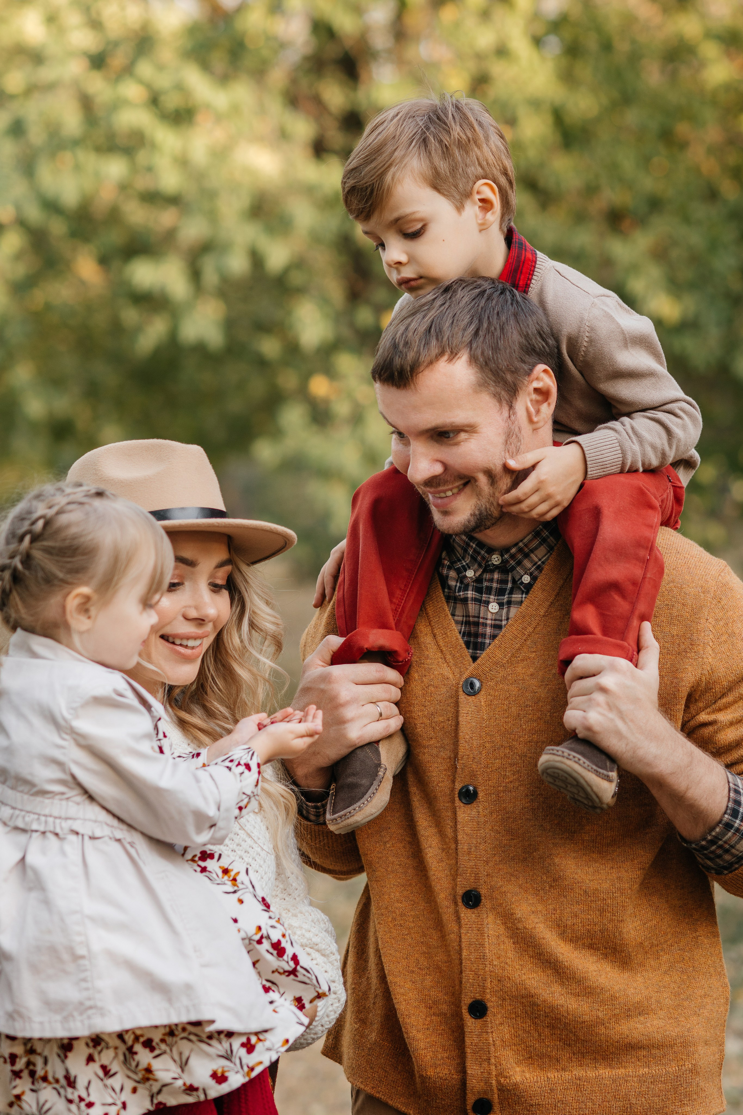 Осенняя прогулка семьи. Свадебный и семейный фотограф Надежда Соловьева