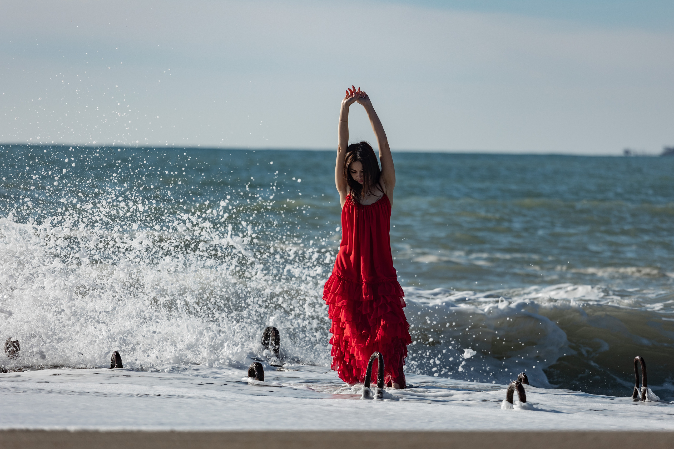 Shooting in a red dress in the sea. Photographer in Saint-Petersburg and Moscow Max Spector