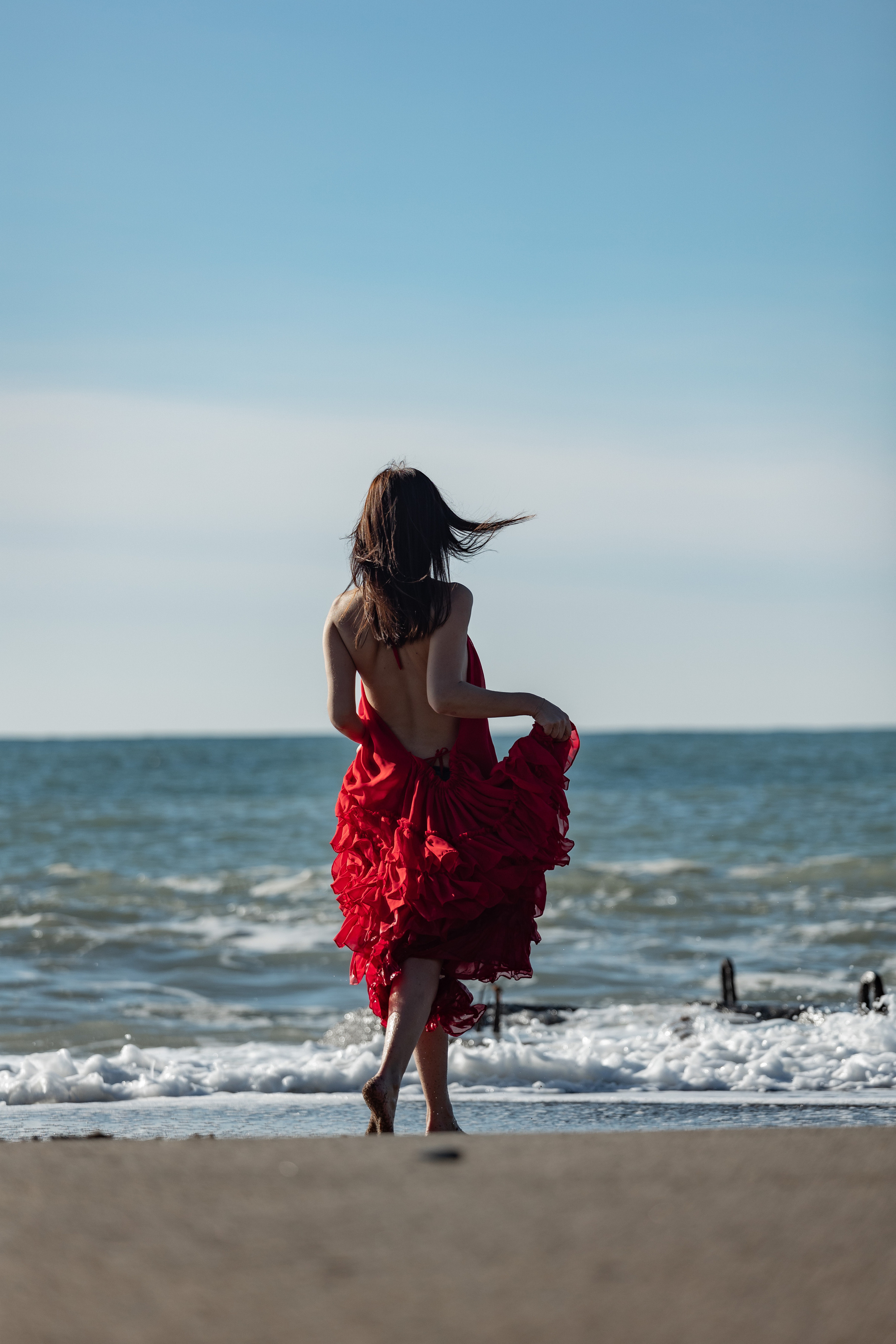 Shooting in a red dress in the sea. Photographer in Saint-Petersburg and Moscow Max Spector