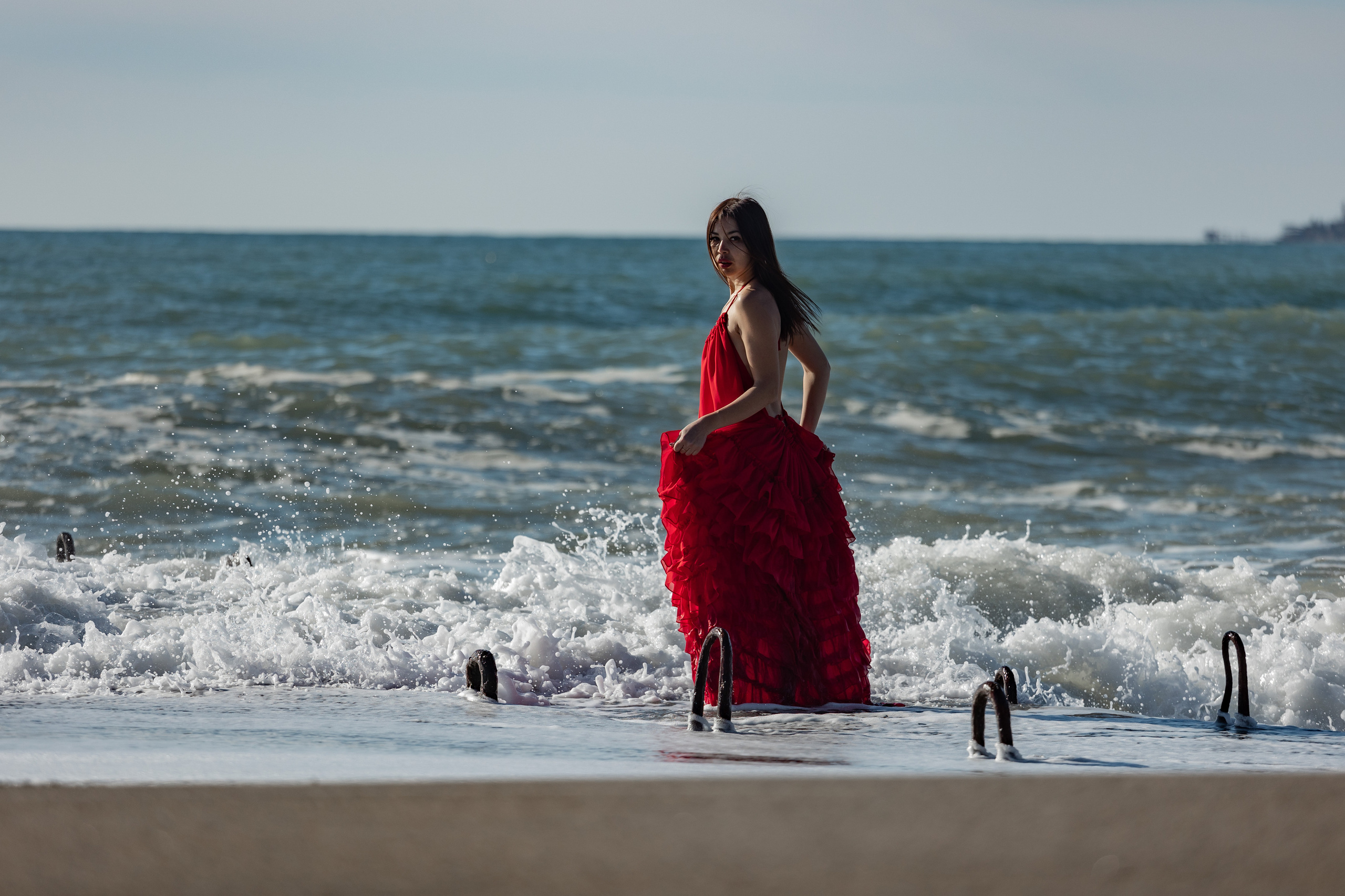 Shooting in a red dress in the sea. Photographer in Saint-Petersburg and Moscow Max Spector
