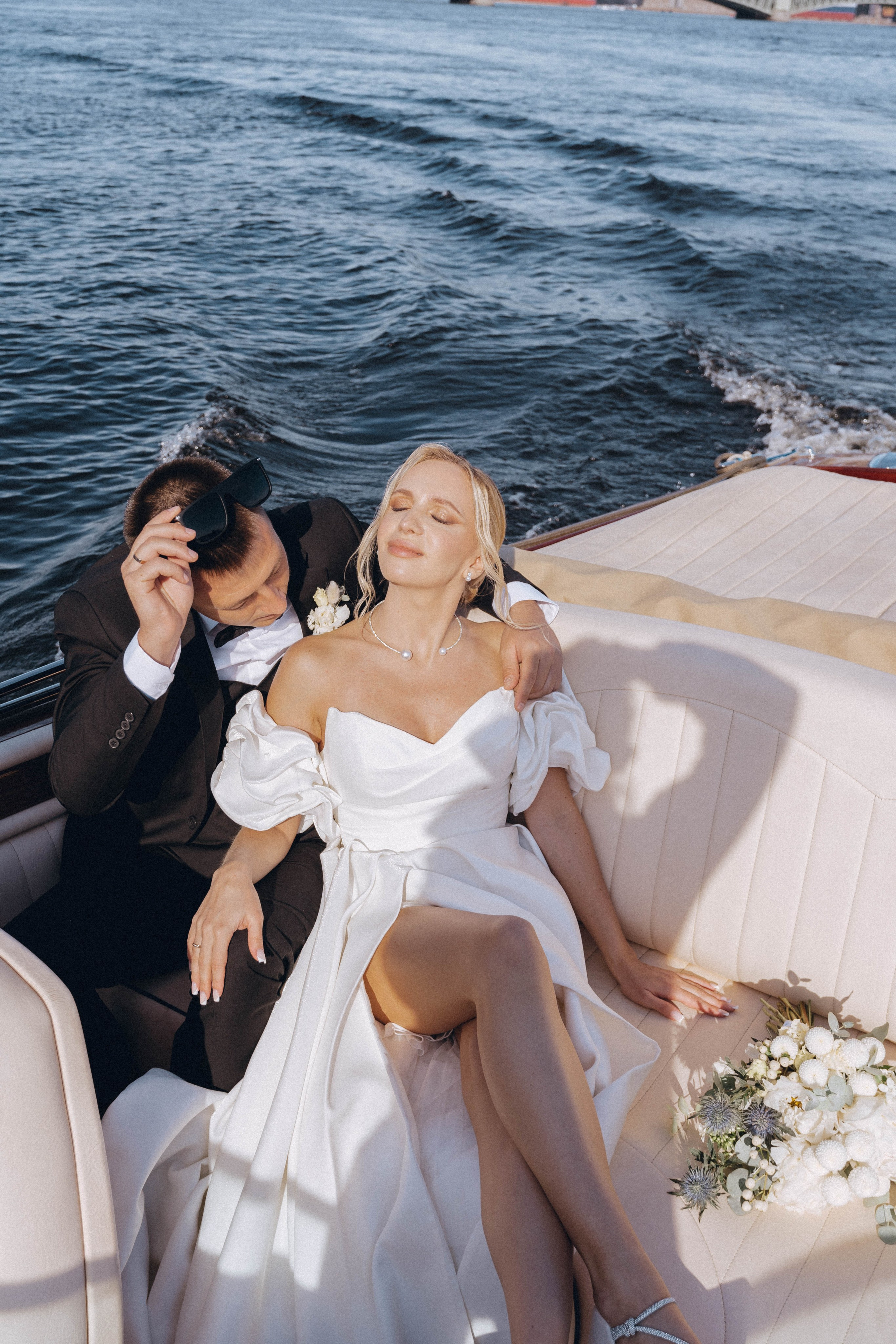 СВАДЕНБНАЯ СЬЕМКА НА КАТЕРЕ ПО КАНАЛАМ САНКТ-ПЕТЕРБУРГА И В АКВАТОРИИ НЕВЫ. Профессиональный фотограф, Санкт-Петербург — Виктория Богомолова