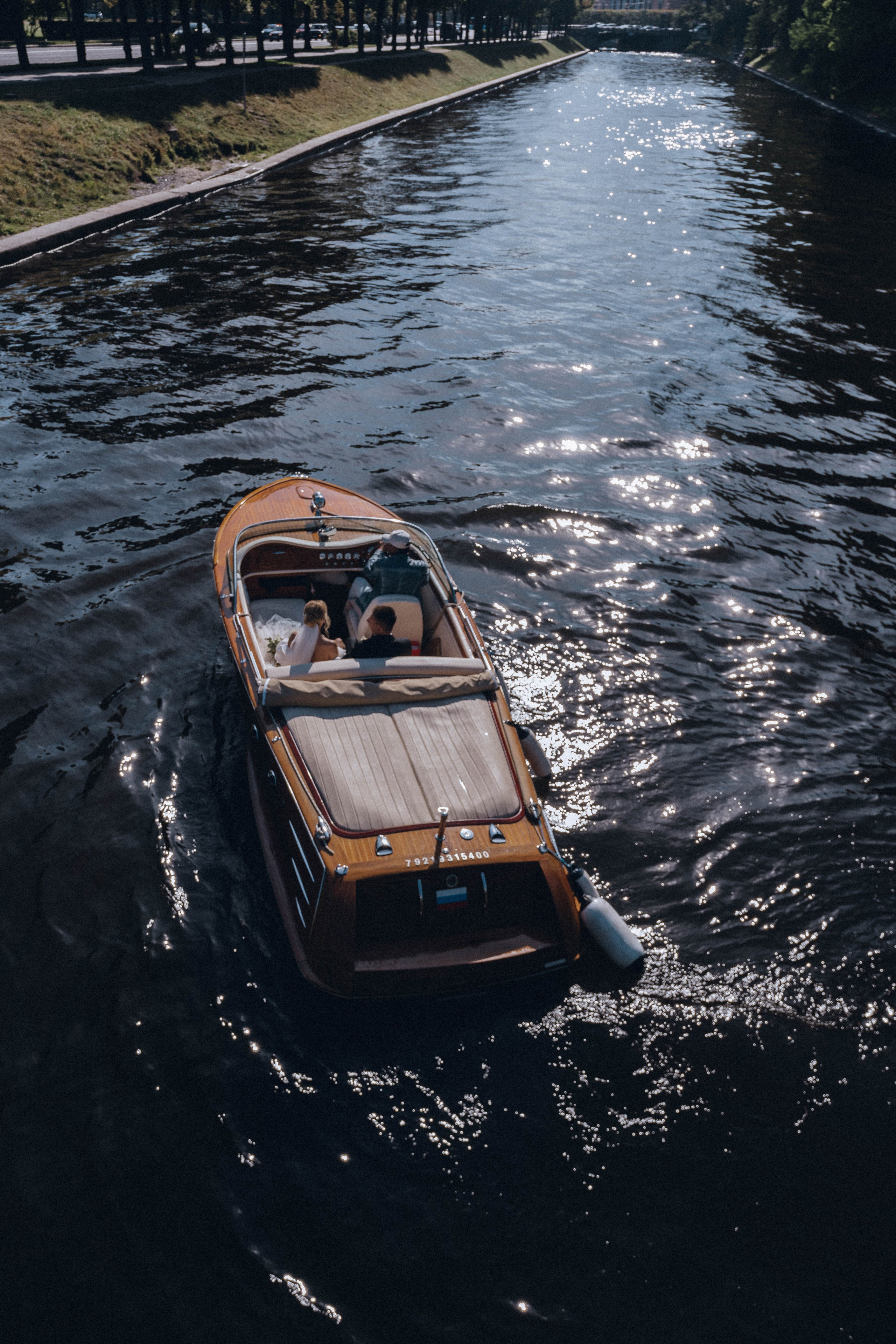 СВАДЕНБНАЯ СЬЕМКА НА КАТЕРЕ ПО КАНАЛАМ САНКТ-ПЕТЕРБУРГА И В АКВАТОРИИ НЕВЫ. Профессиональный фотограф, Санкт-Петербург — Виктория Богомолова