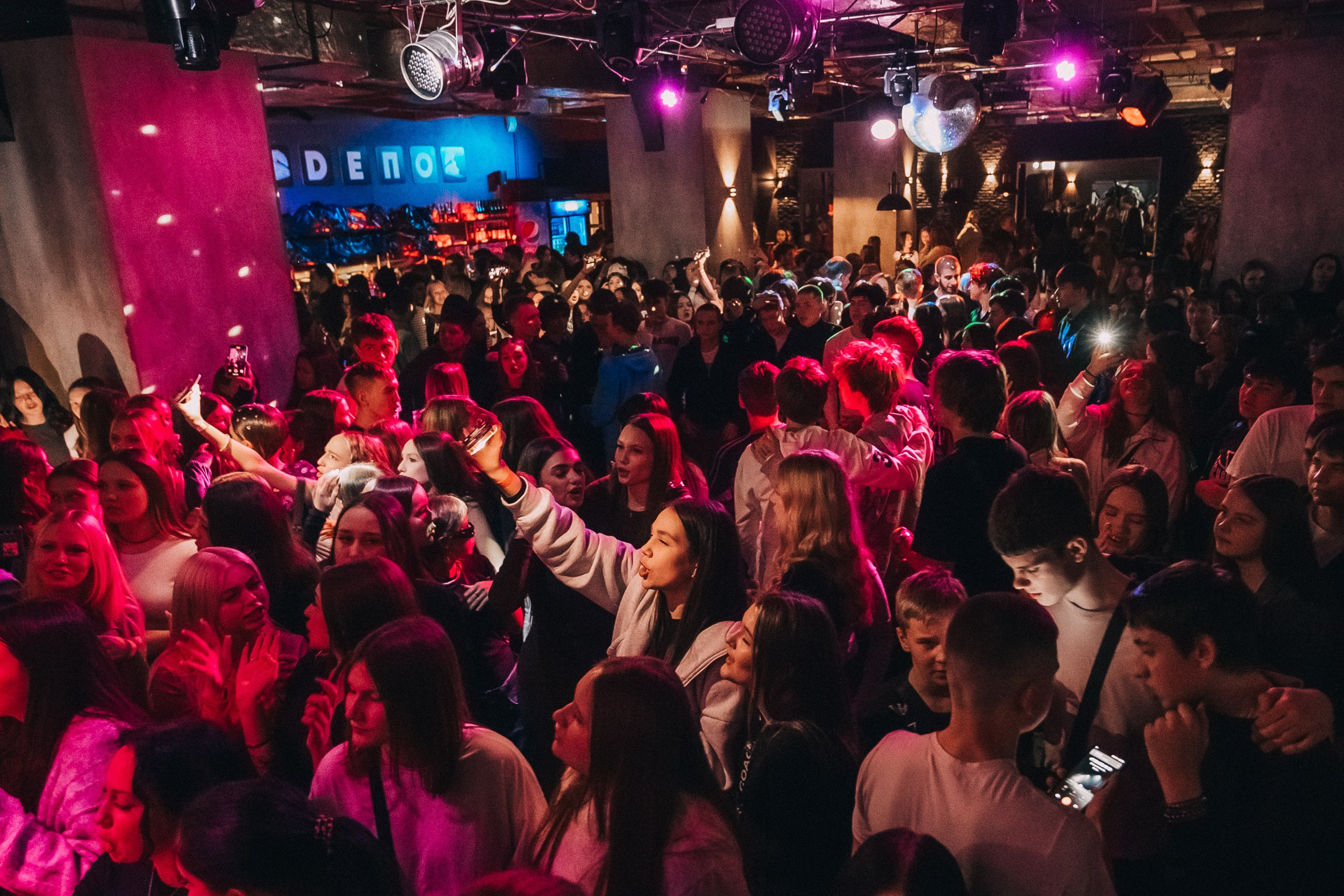 8 MARCH WOMENS DAY PARTY. Фотограф в Кемерово Владислав Шульц