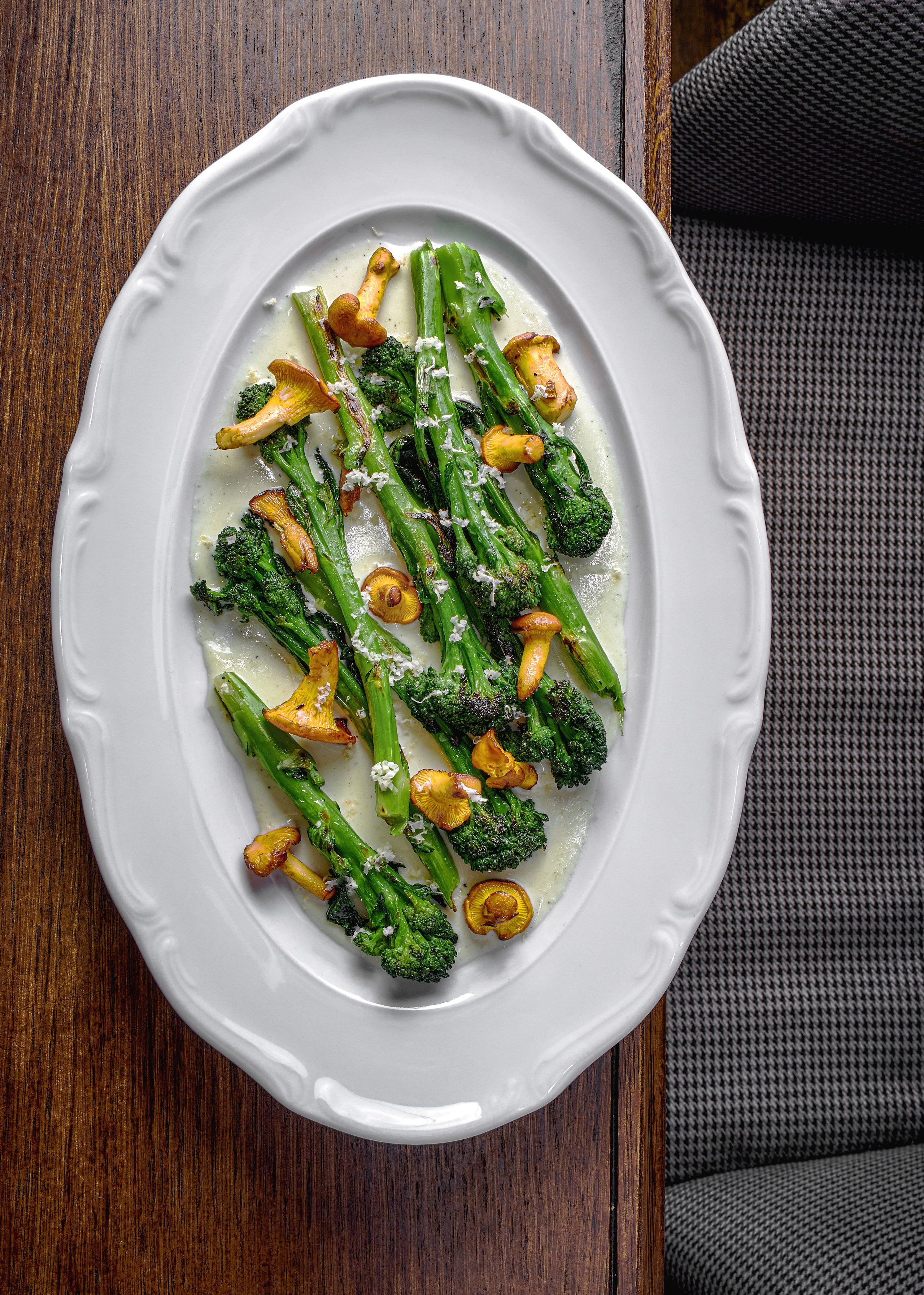 Я  фотограф. Работаю в городе Москва,