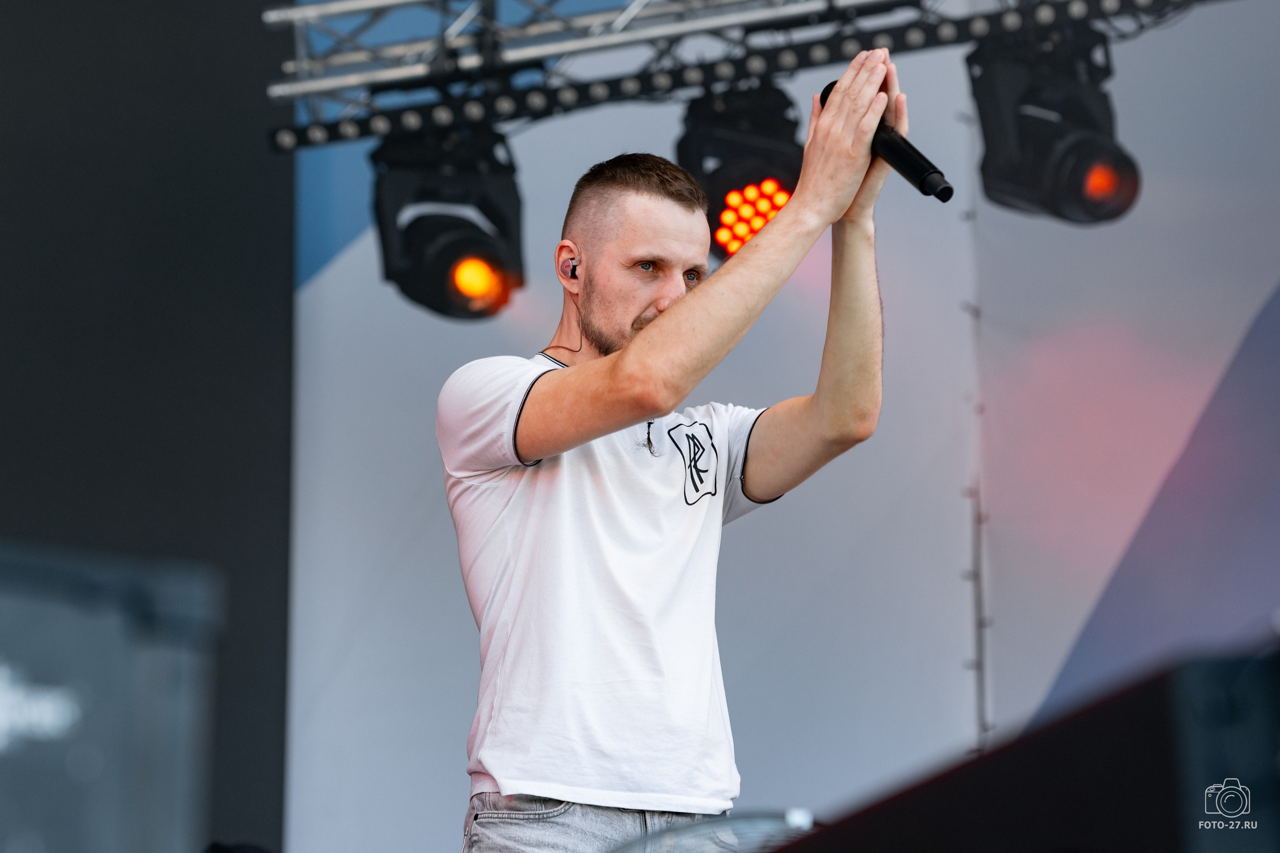 Антон Курдюмов фотограф в Хабаровске Рина Курдюмова фото27 foto27 Антон Дорофеев репортажный репортаж документалист Тони и Рина фотосоздатели ПаПаРоК Рок над Амуром 2024 фестиваль Хабаровск