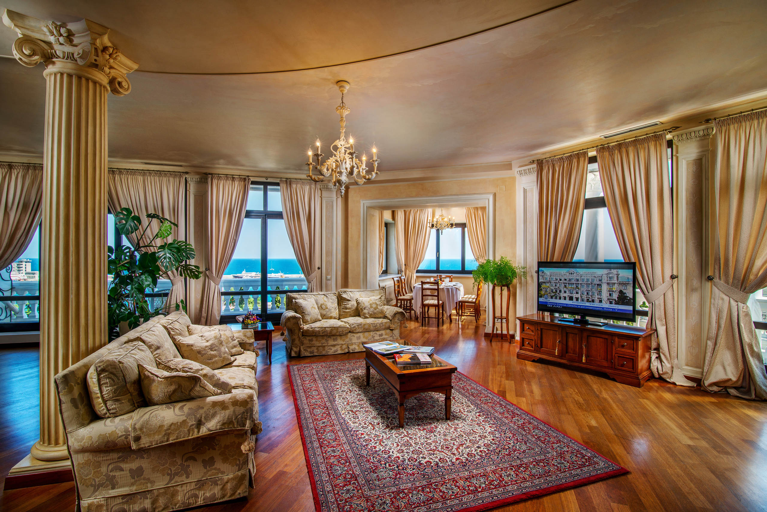 Рекламная фотография отеля в Ялте