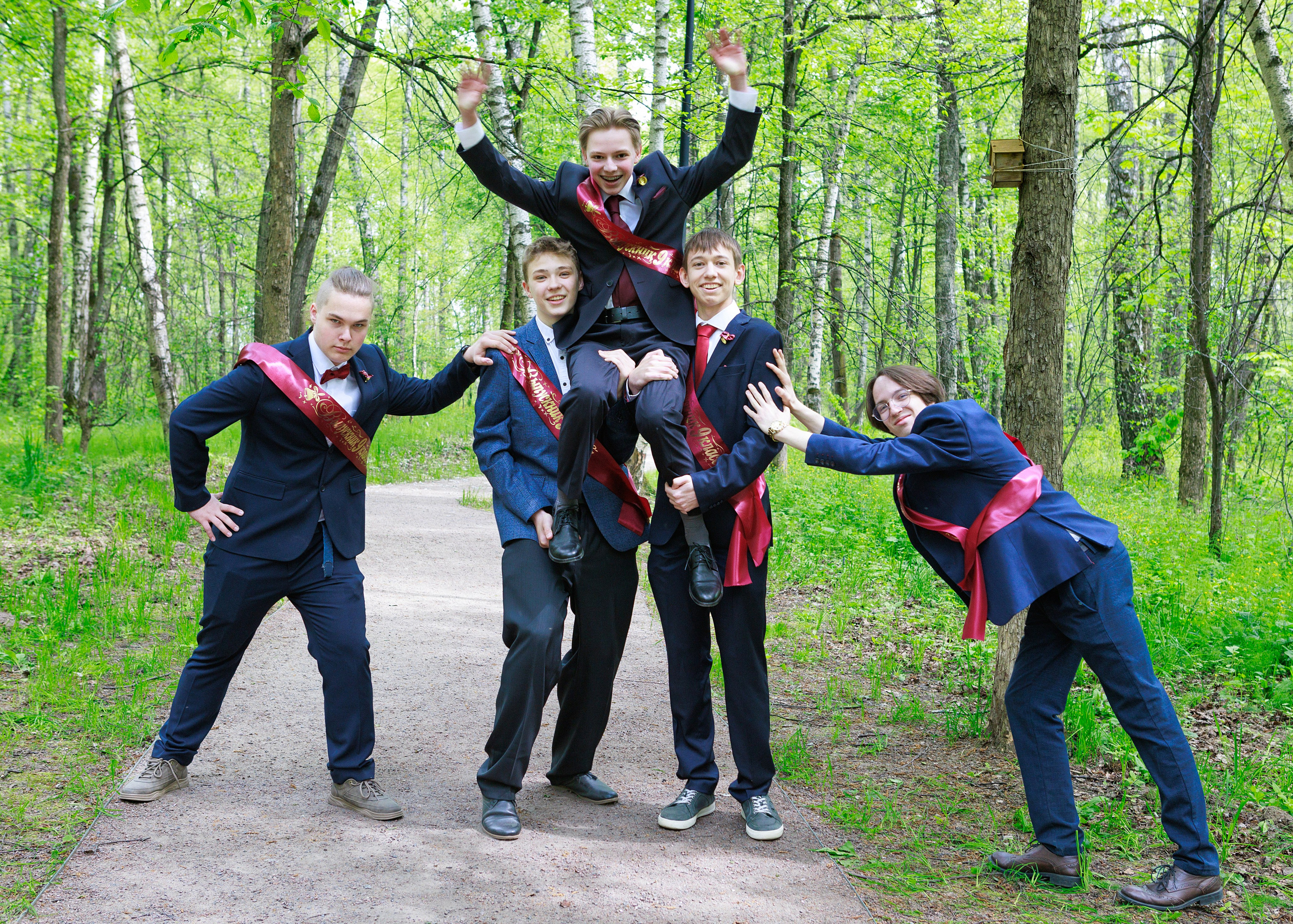 Школа 9 — 11 классы. Выпускные альбомы для школ и детских садов