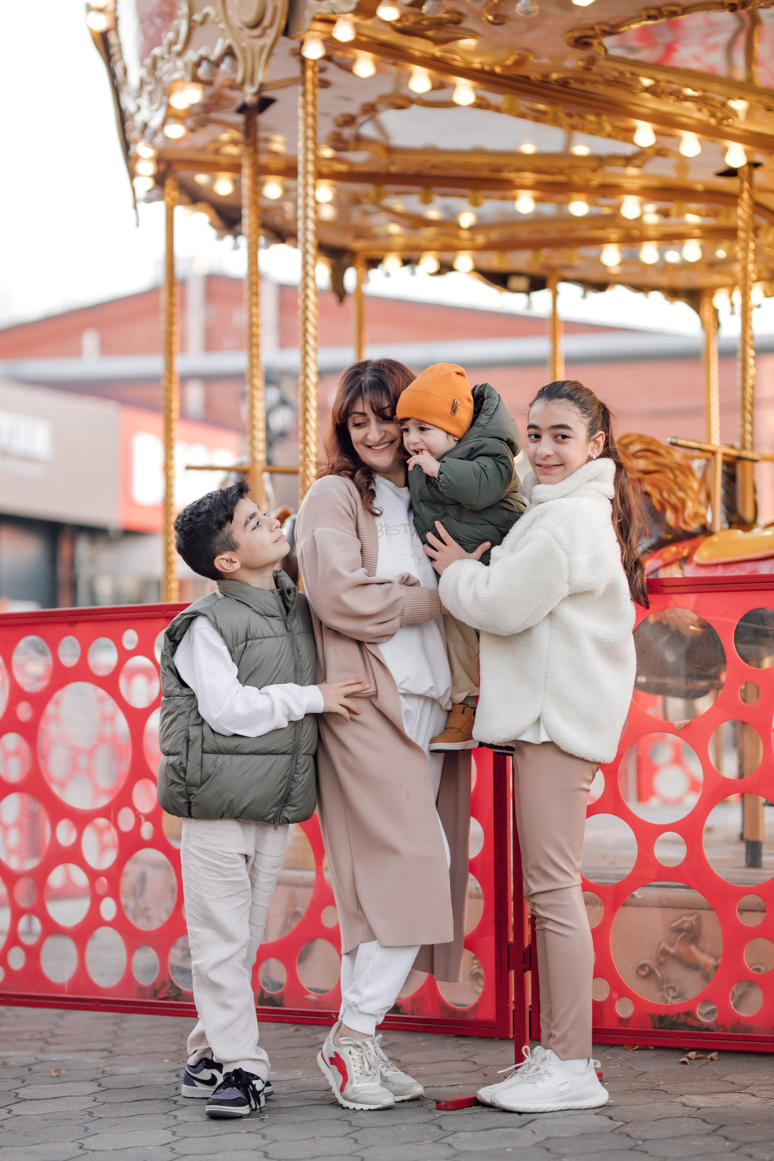 Мама и трое деток, фотосессия в день матери. Фотохудожник Наталия Кирсанова