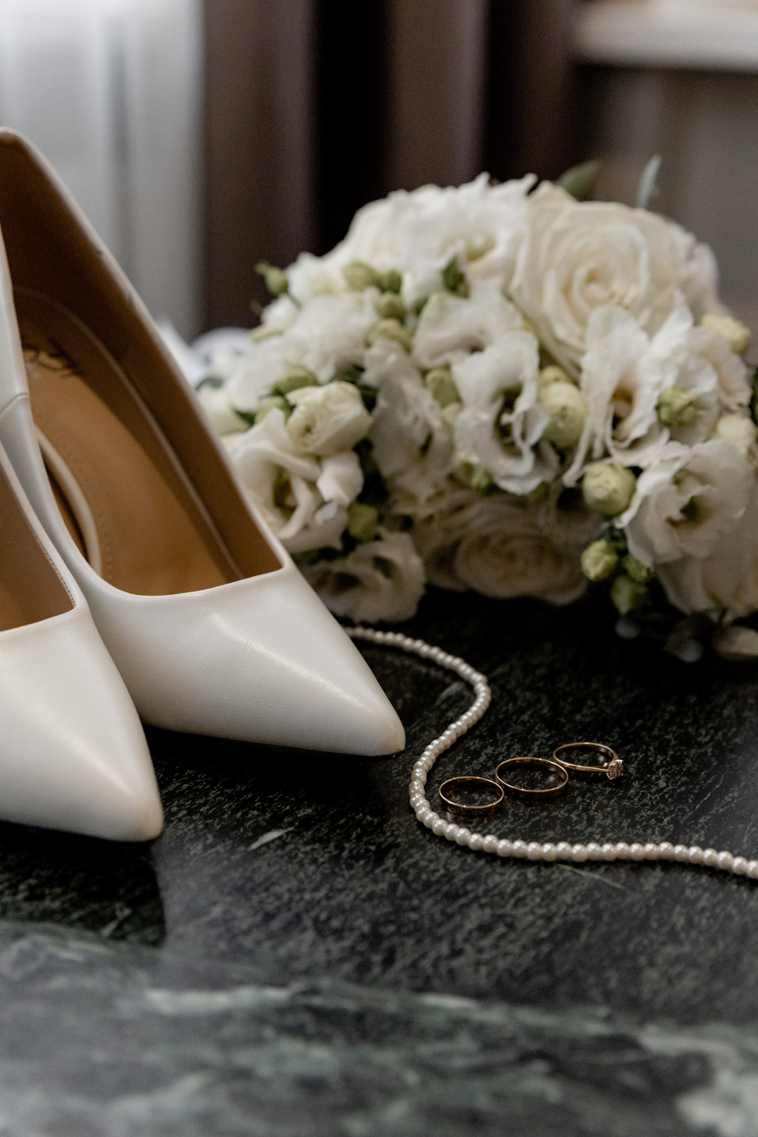 Свадебная фотосессия в отеле Чайковский г. Калининград. Свадебный фотограф Калининград