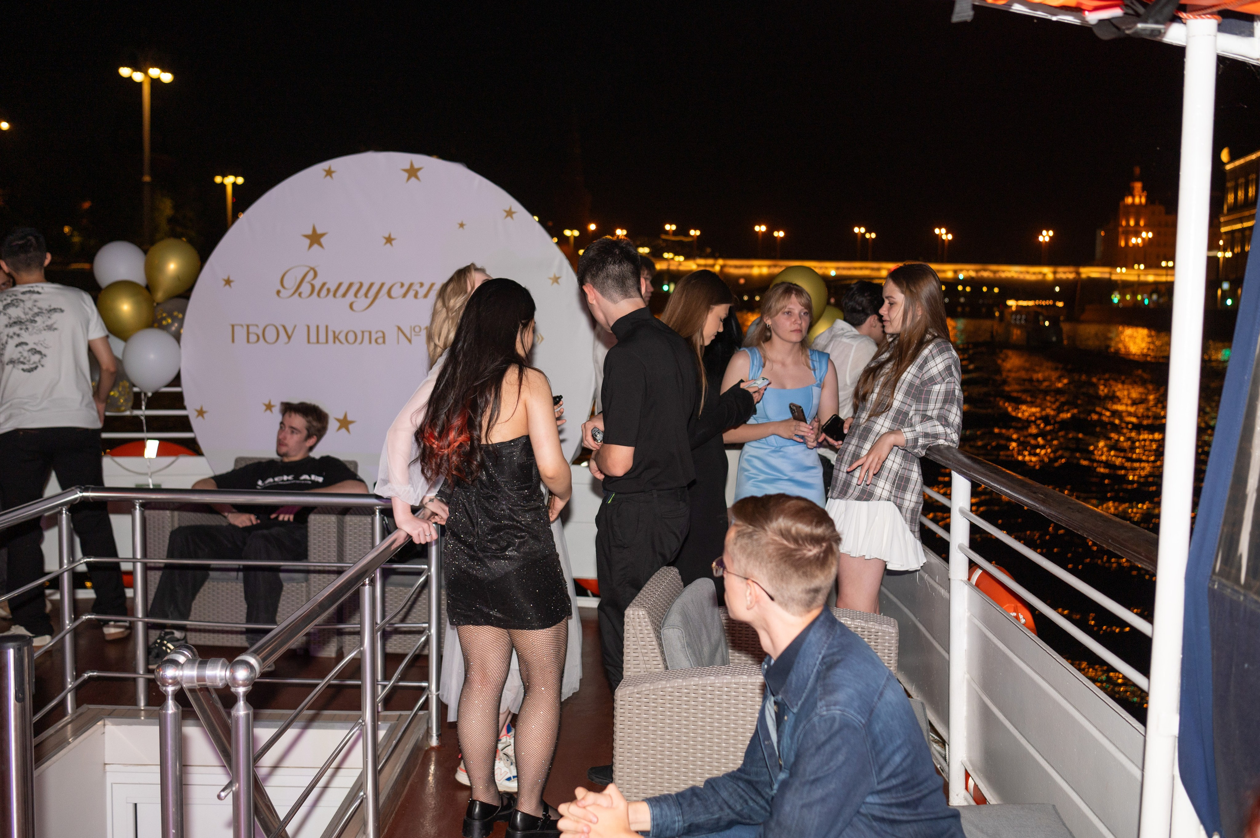 Выпускной вечер 11 класс на теплоходе. Детский и семейный фотограф г. Москва Оксана Катаджи