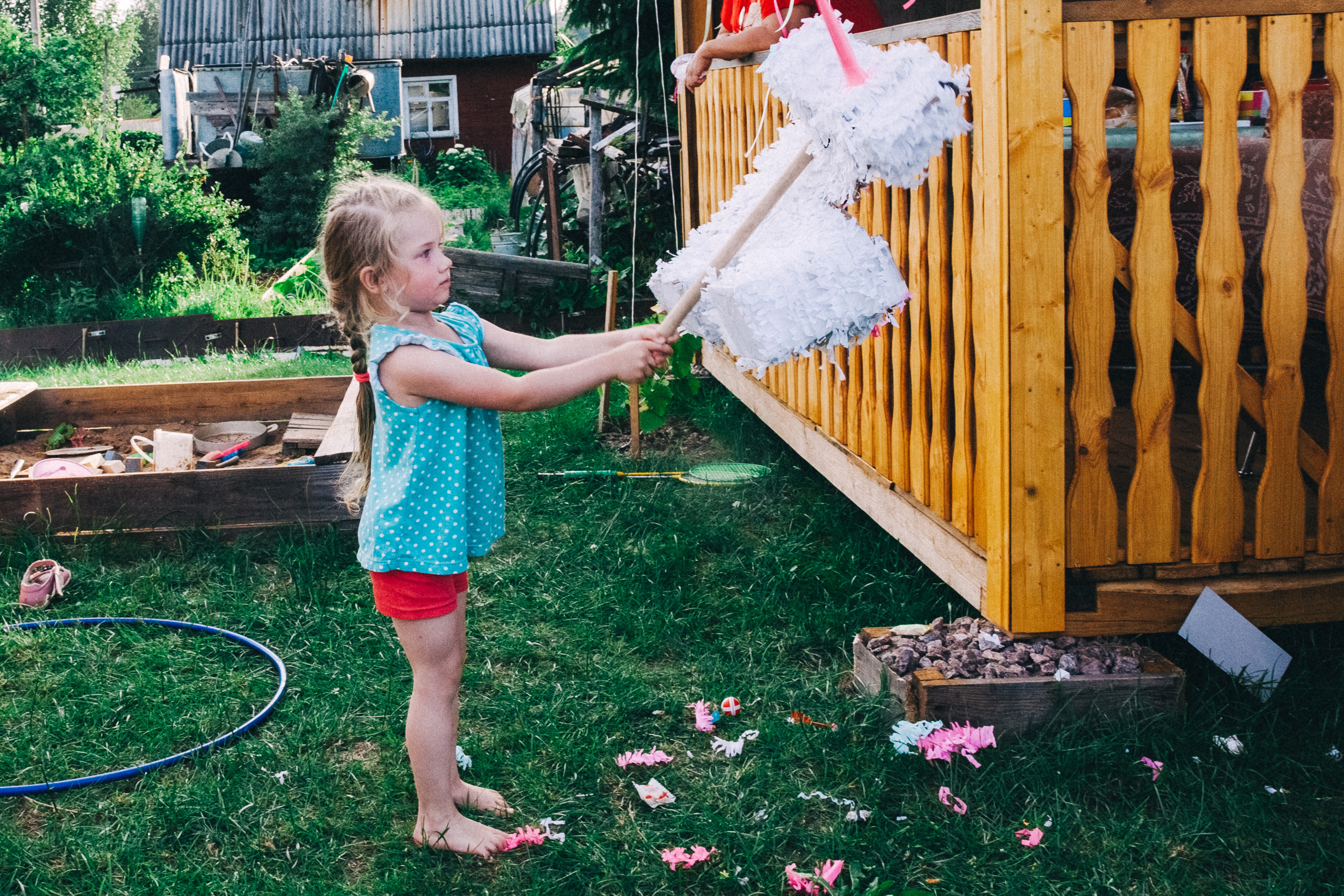 Ульяше 5 лет. Дачный деньрожденский день. Семейный фотограф, фотограф родов, репортажей фотограф в Санкт-Петербу