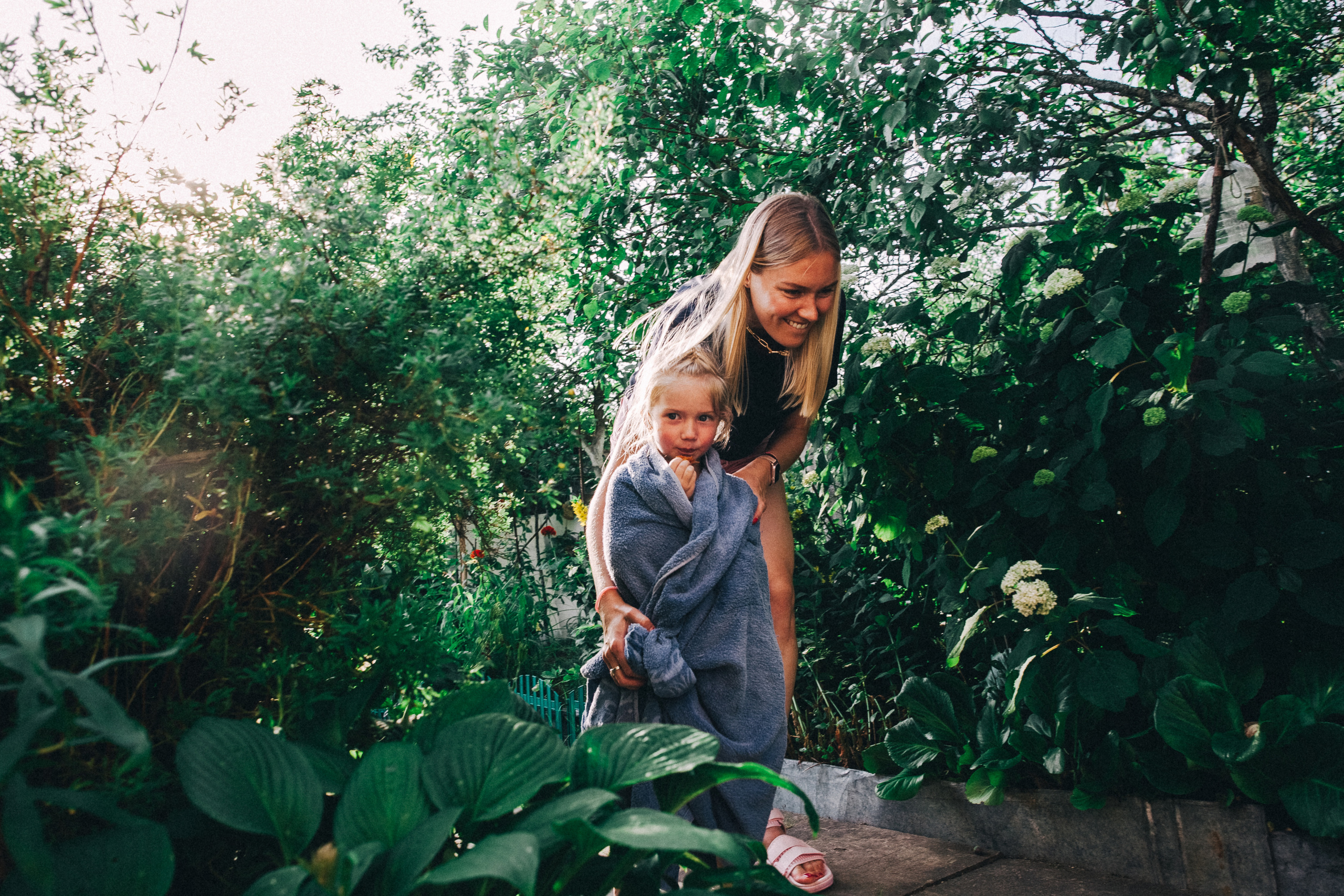 Ульяше 5 лет. Дачный деньрожденский день. Семейный фотограф, фотограф родов, репортажей фотограф в Санкт-Петербу