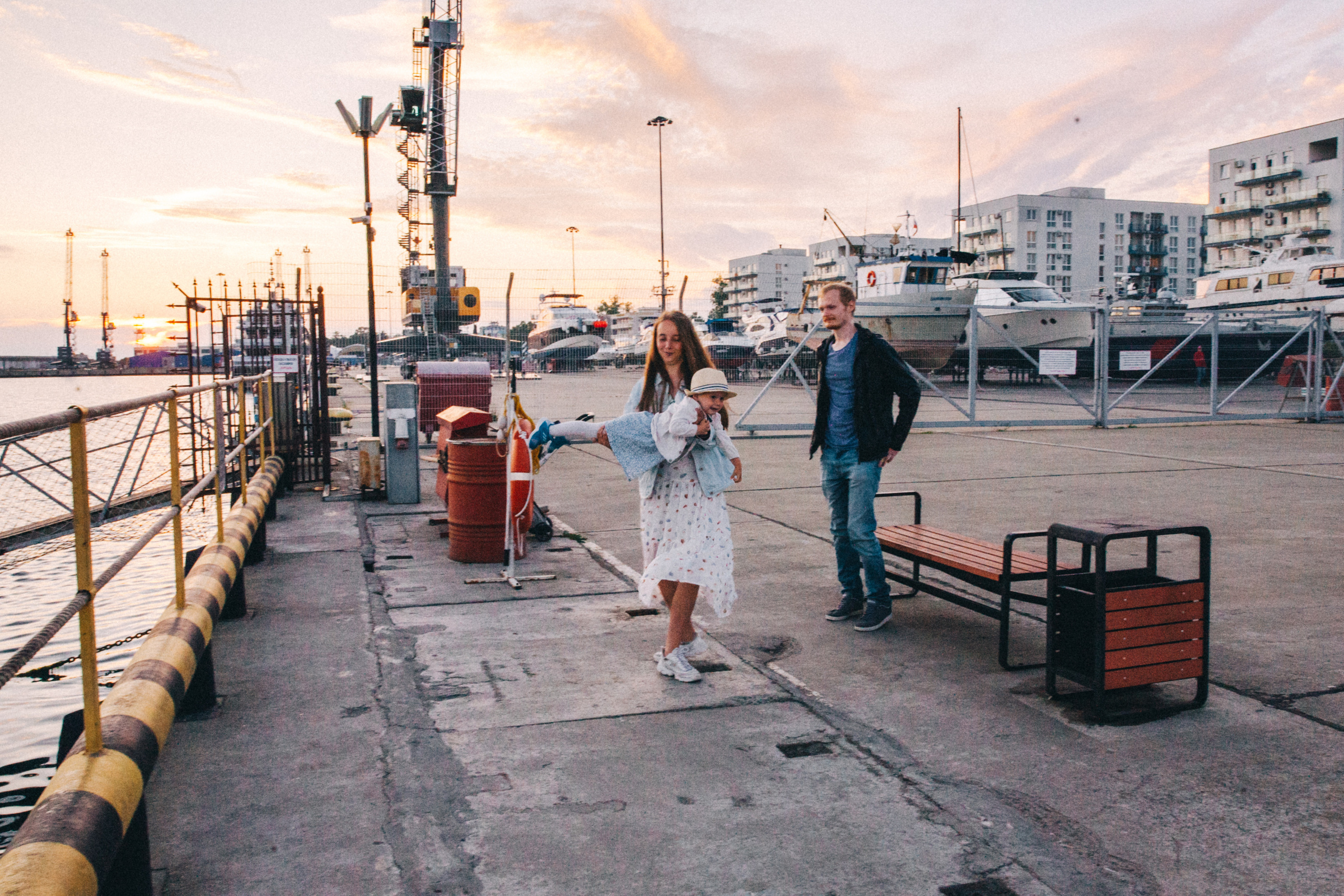 Вася, Маша, Соня. Отпуск в Адлере. Семейный фотограф, фотограф родов, репортажей фотограф в Санкт-Петербу