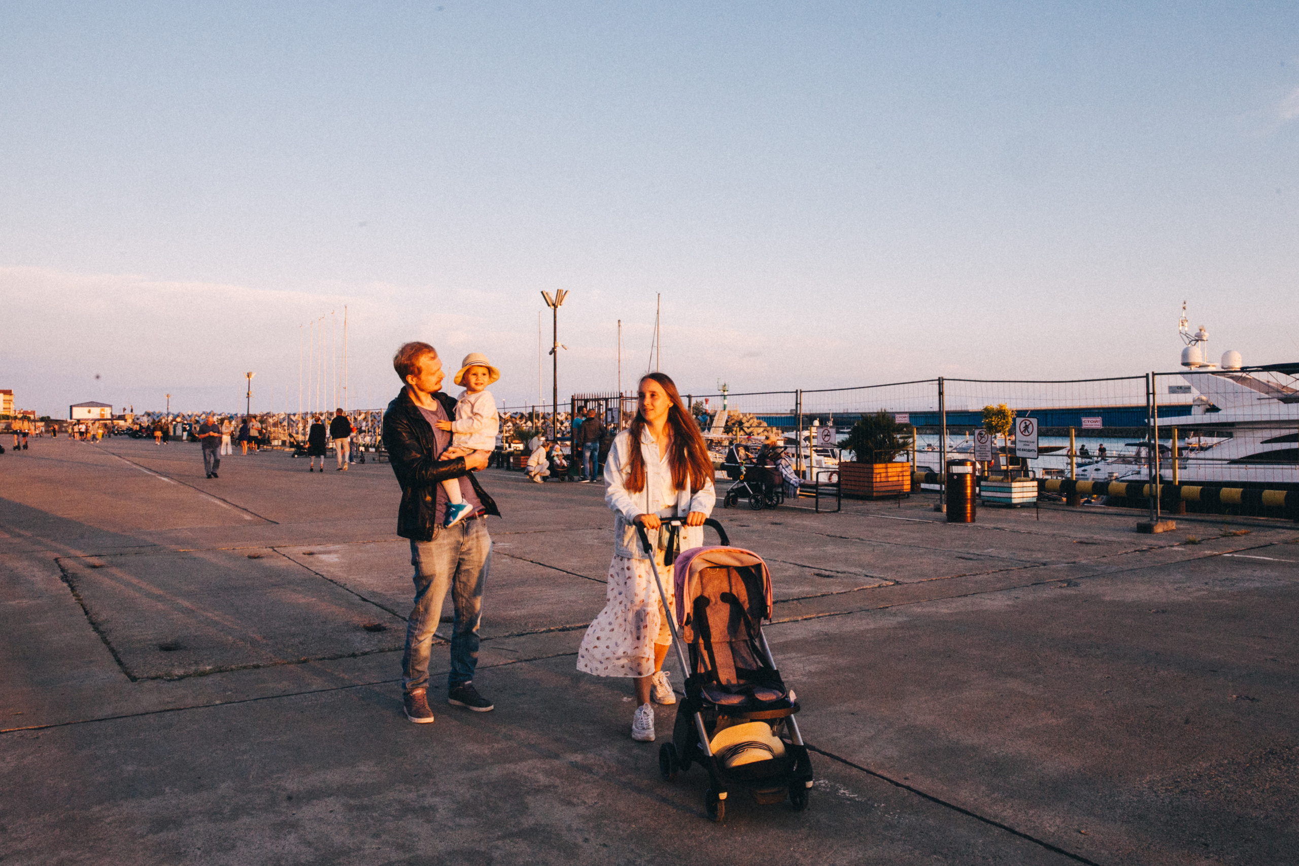 Вася, Маша, Соня. Отпуск в Адлере. Семейный фотограф, фотограф родов, репортажей фотограф в Санкт-Петербу