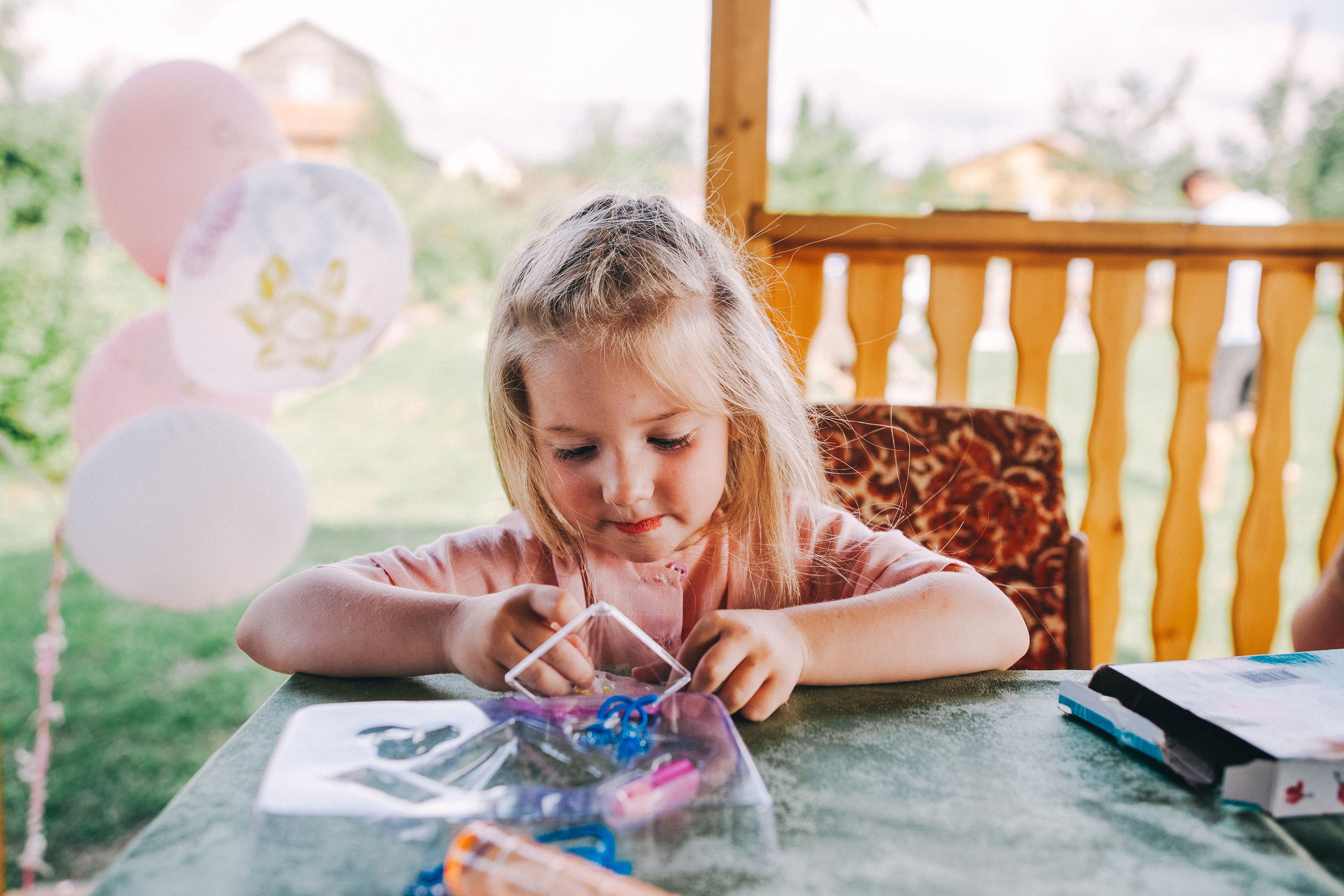 Ульяше 5 лет. Дачный деньрожденский день. Семейный фотограф, фотограф родов, репортажей фотограф в Санкт-Петербу