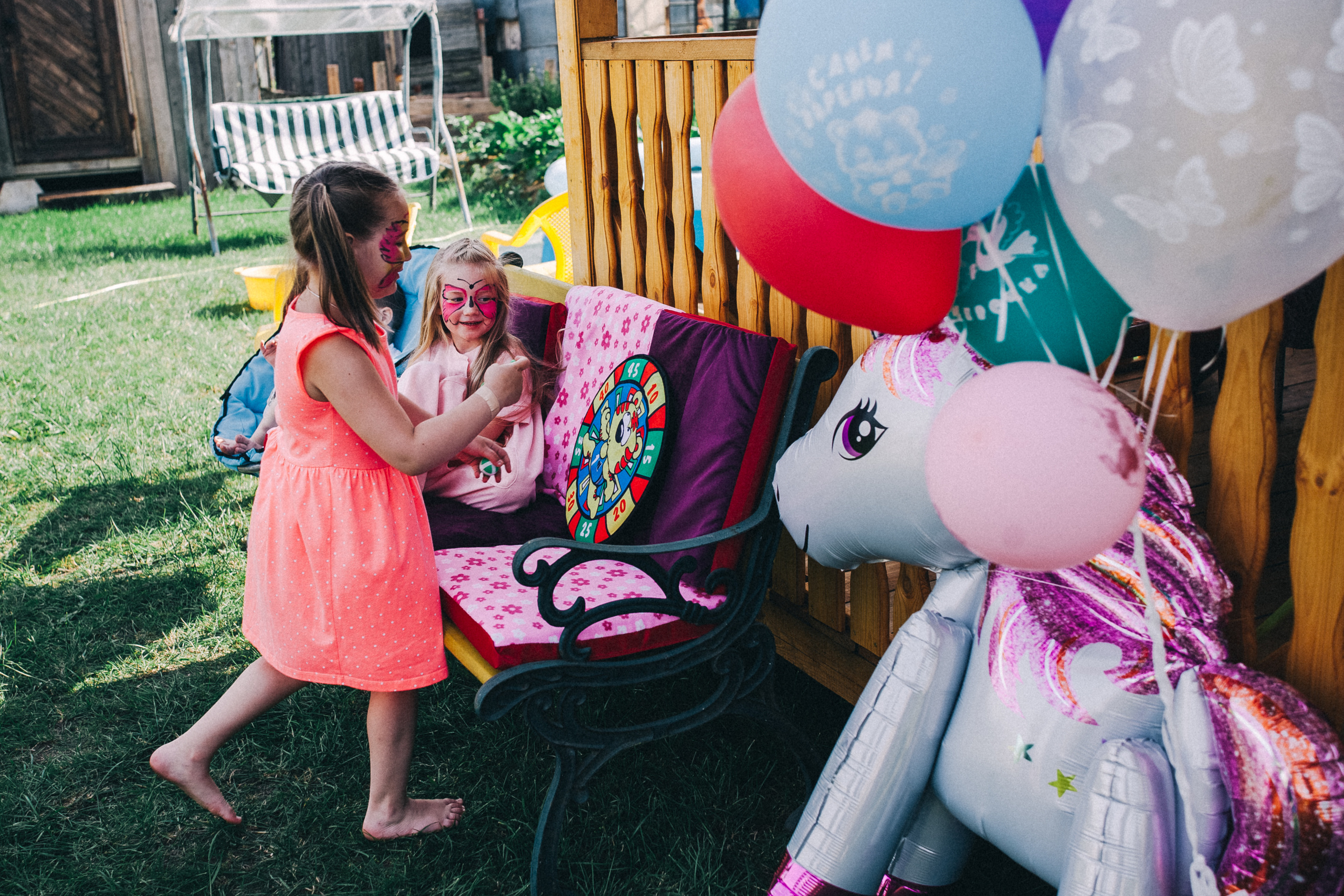 Ульяше 5 лет. Дачный деньрожденский день. Семейный фотограф, фотограф родов, репортажей фотограф в Санкт-Петербу