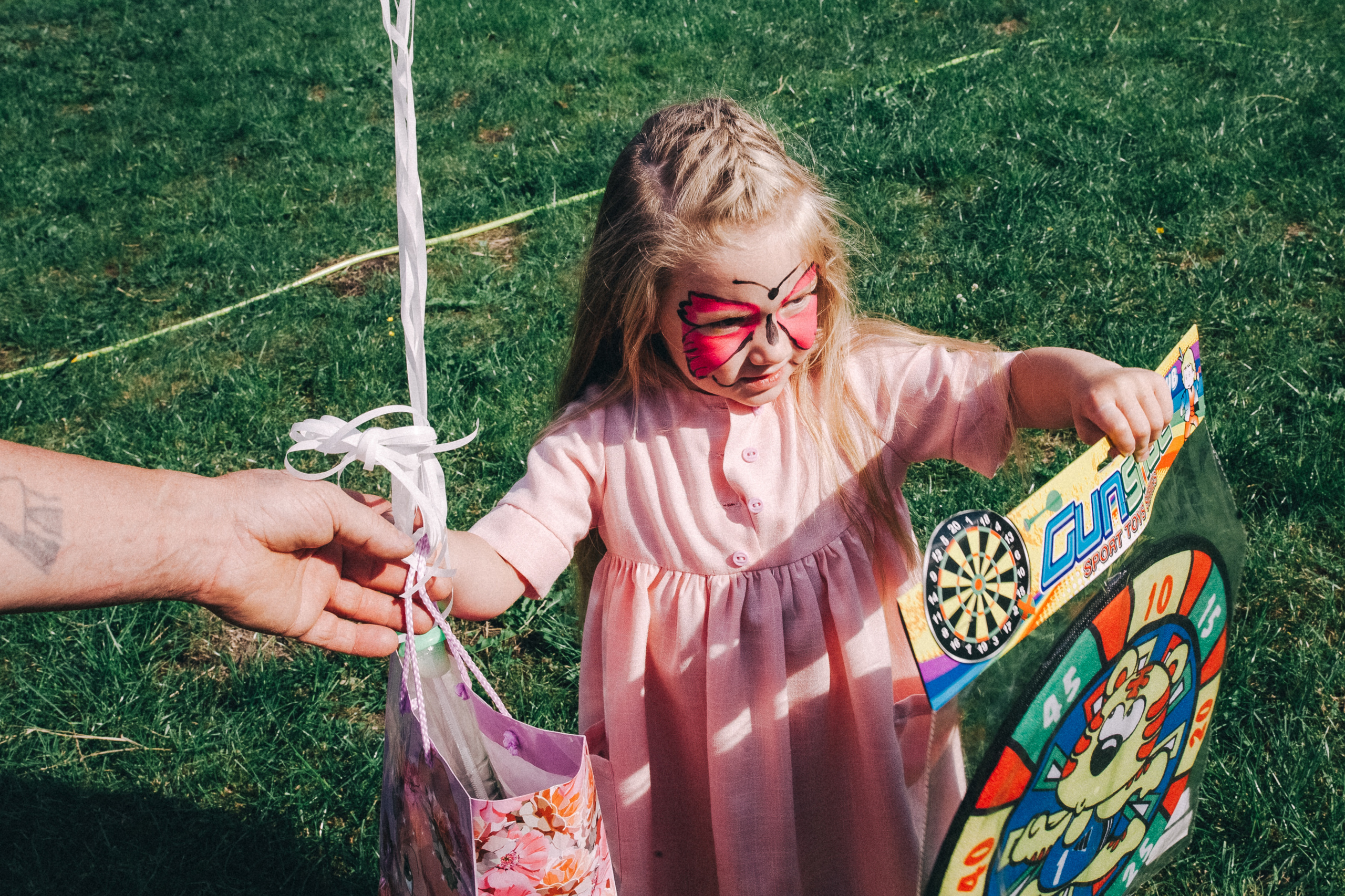 Ульяше 5 лет. Дачный деньрожденский день. Семейный фотограф, фотограф родов, репортажей фотограф в Санкт-Петербу