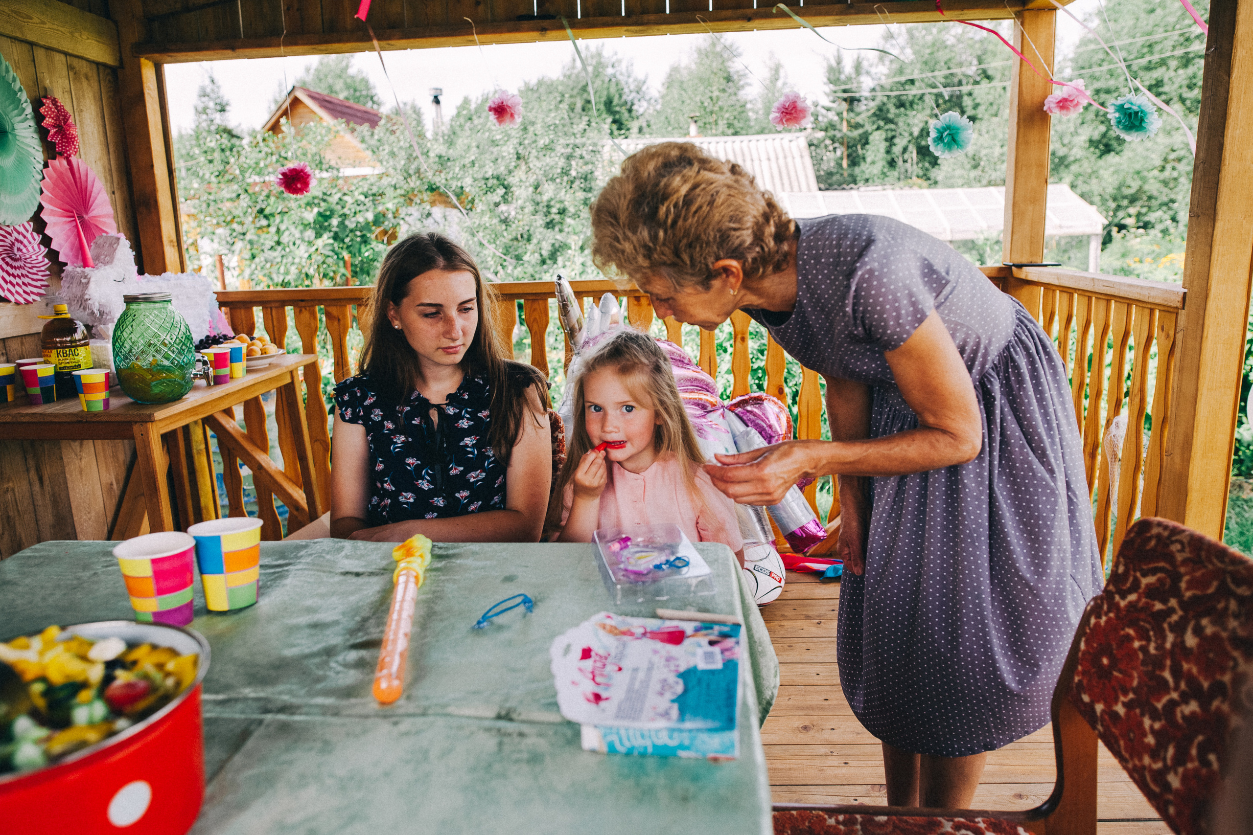 Ульяше 5 лет. Дачный деньрожденский день. Семейный фотограф, фотограф родов, репортажей фотограф в Санкт-Петербу