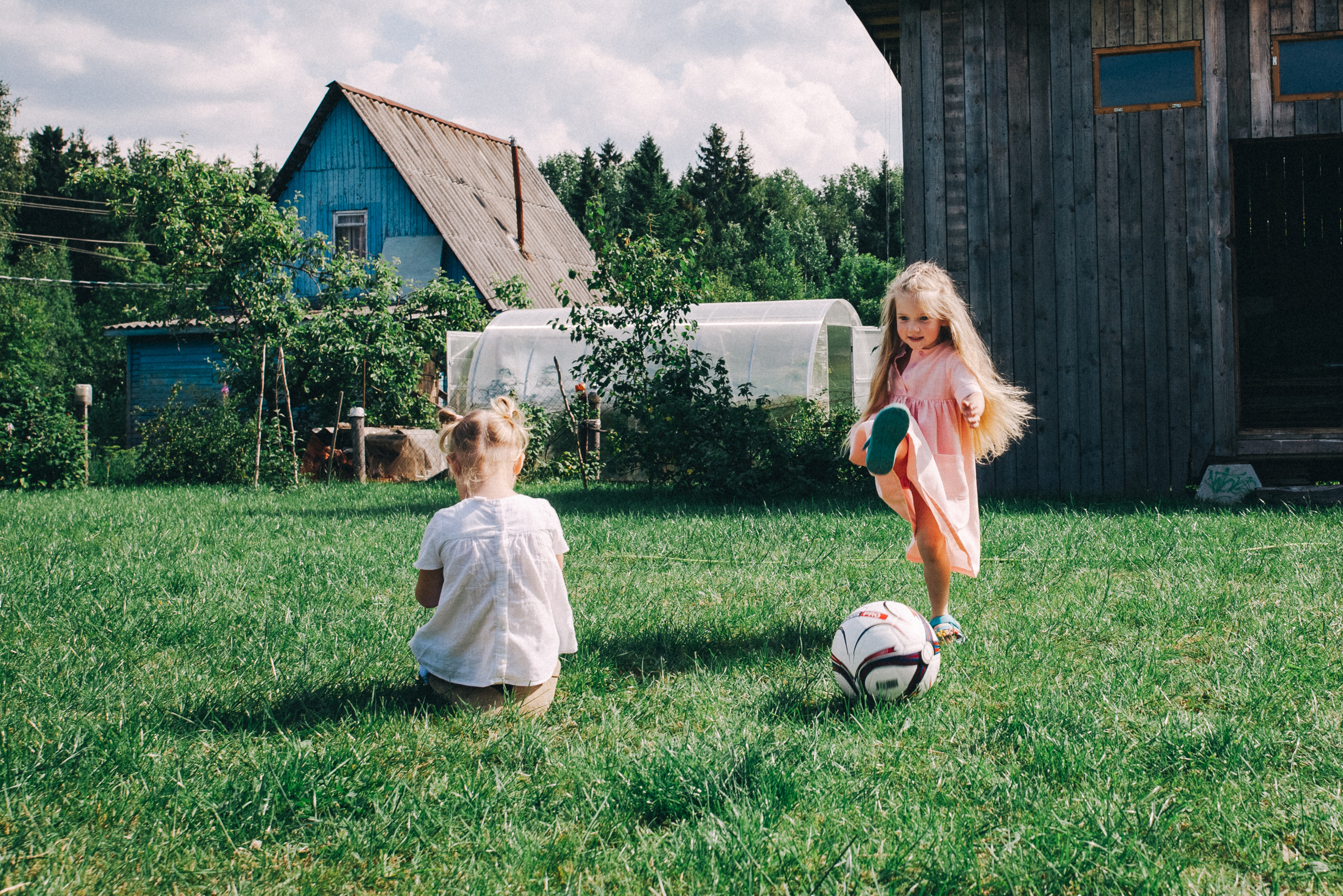 Ульяше 5 лет. Дачный деньрожденский день. Семейный фотограф, фотограф родов, репортажей фотограф в Санкт-Петербу