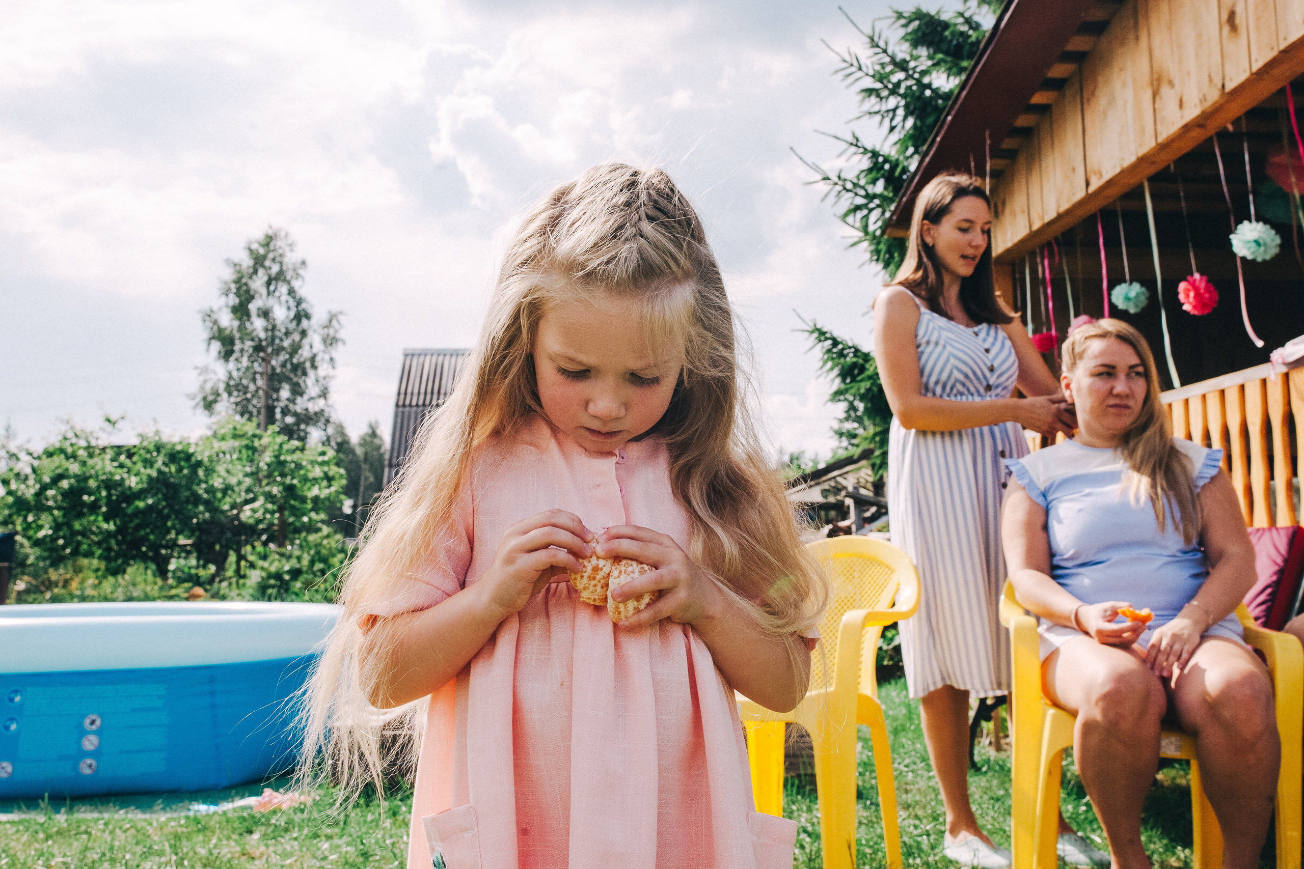 Ульяше 5 лет. Дачный деньрожденский день. Семейный фотограф, фотограф родов, репортажей фотограф в Санкт-Петербу