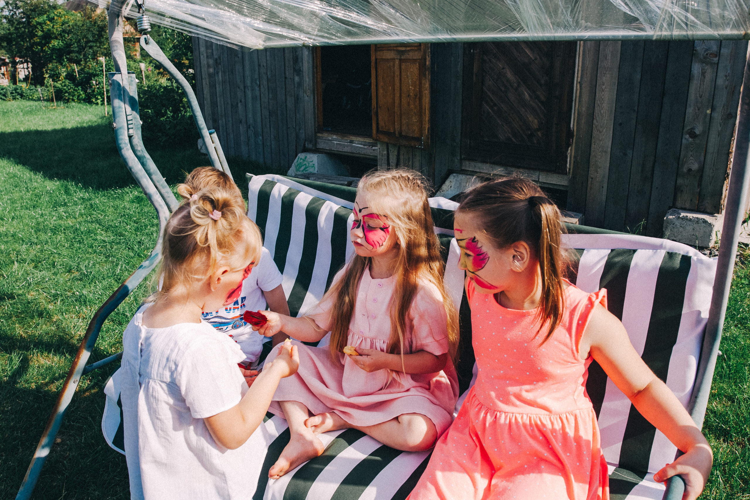 Ульяше 5 лет. Дачный деньрожденский день. Семейный фотограф, фотограф родов, репортажей фотограф в Санкт-Петербу