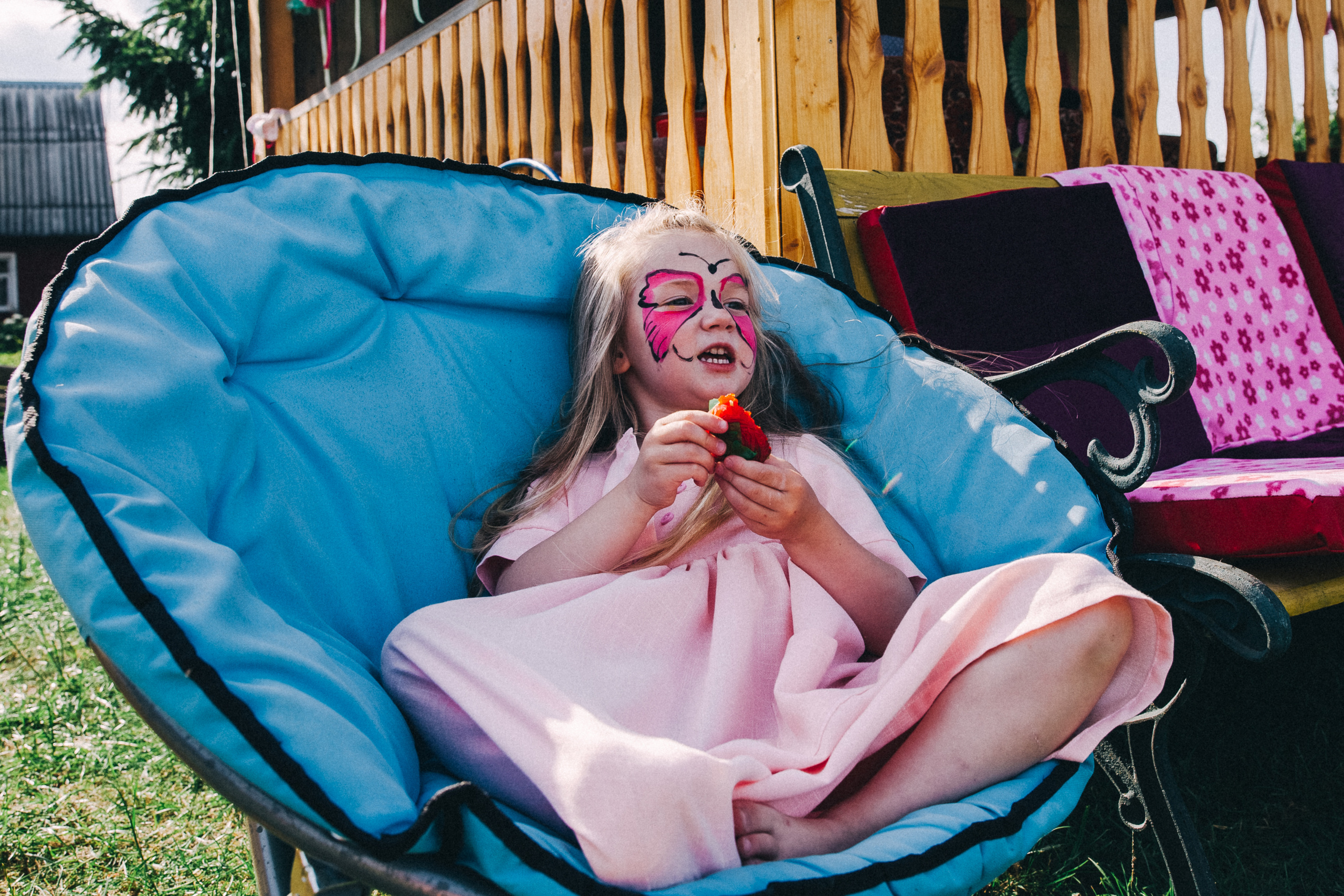 Ульяше 5 лет. Дачный деньрожденский день. Семейный фотограф, фотограф родов, репортажей фотограф в Санкт-Петербу